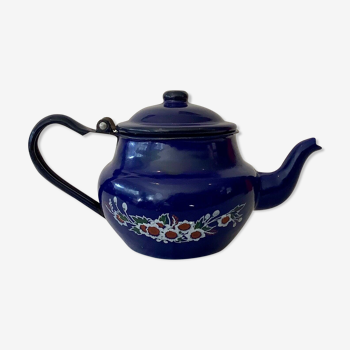 Vintage teapot 1950 in enamelled sheet metal