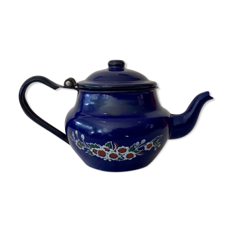 Vintage teapot 1950 in enamelled sheet metal