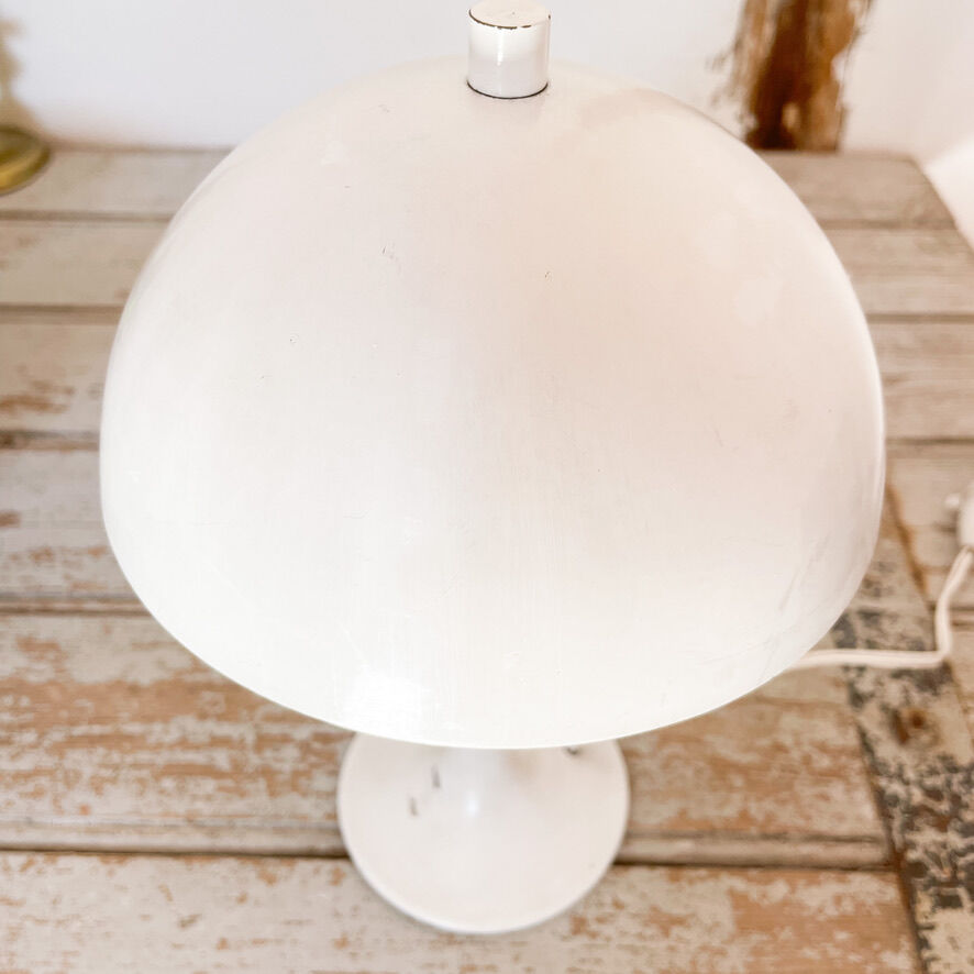 Metal mushroom lamp