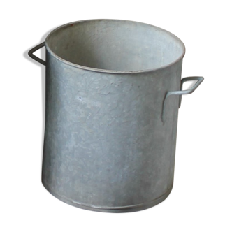 Vintage basin 'boil' in zinc