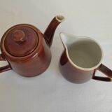 Teapot and milk jar from Bistrot Villeroy Bosh