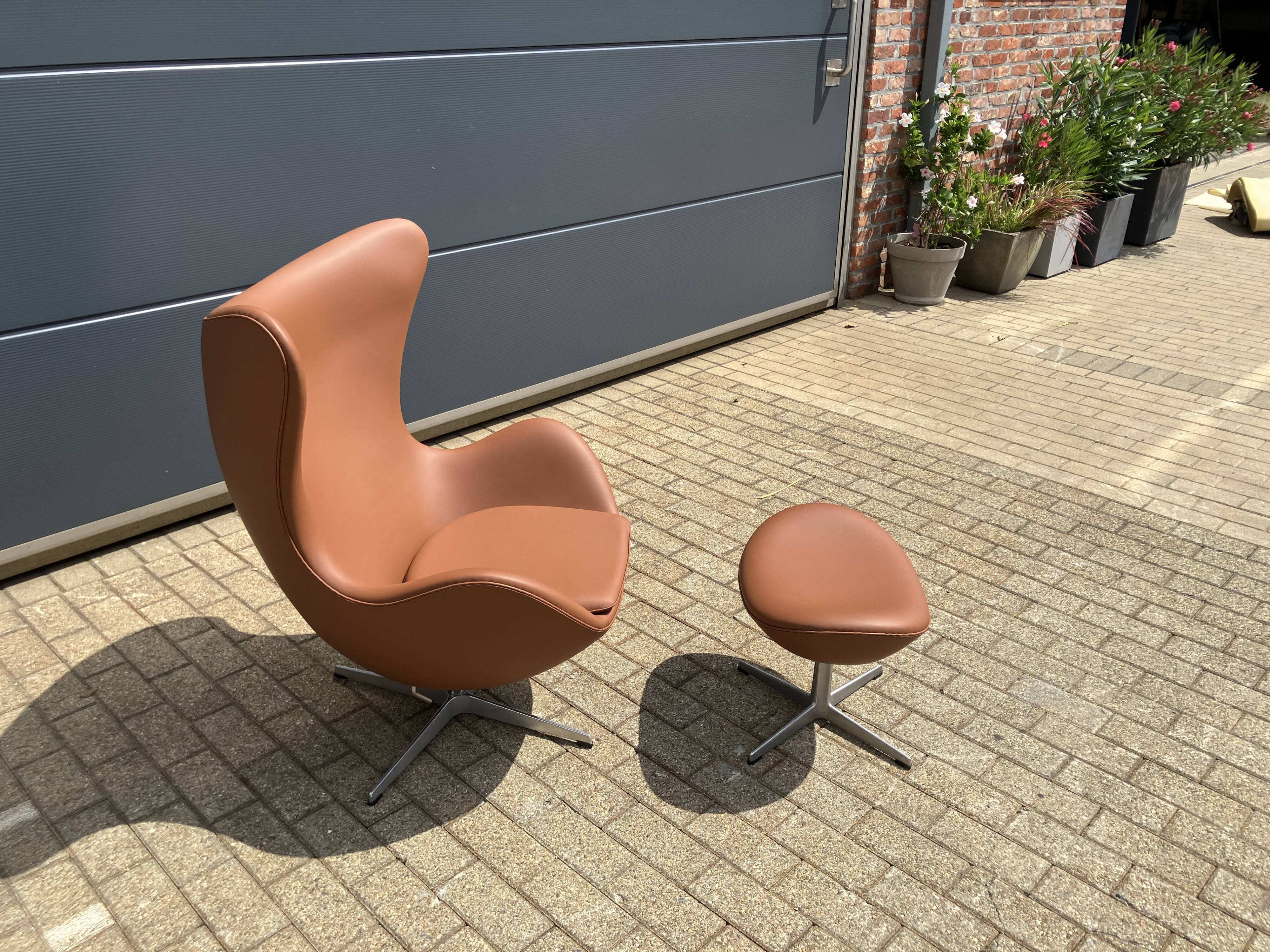Fritz Hansen Egg Chair in Cognac leather + Ottoman!