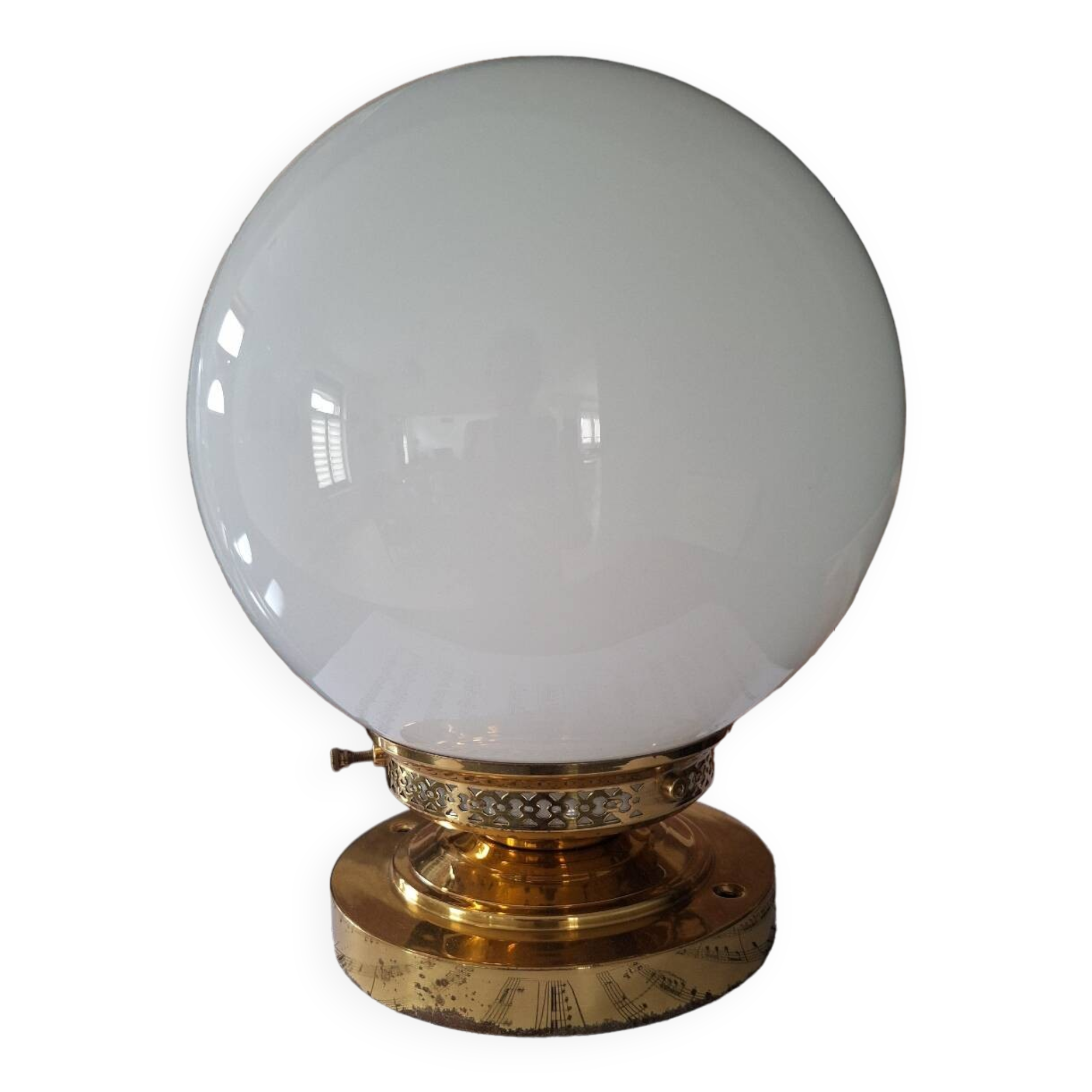 Opaline globe