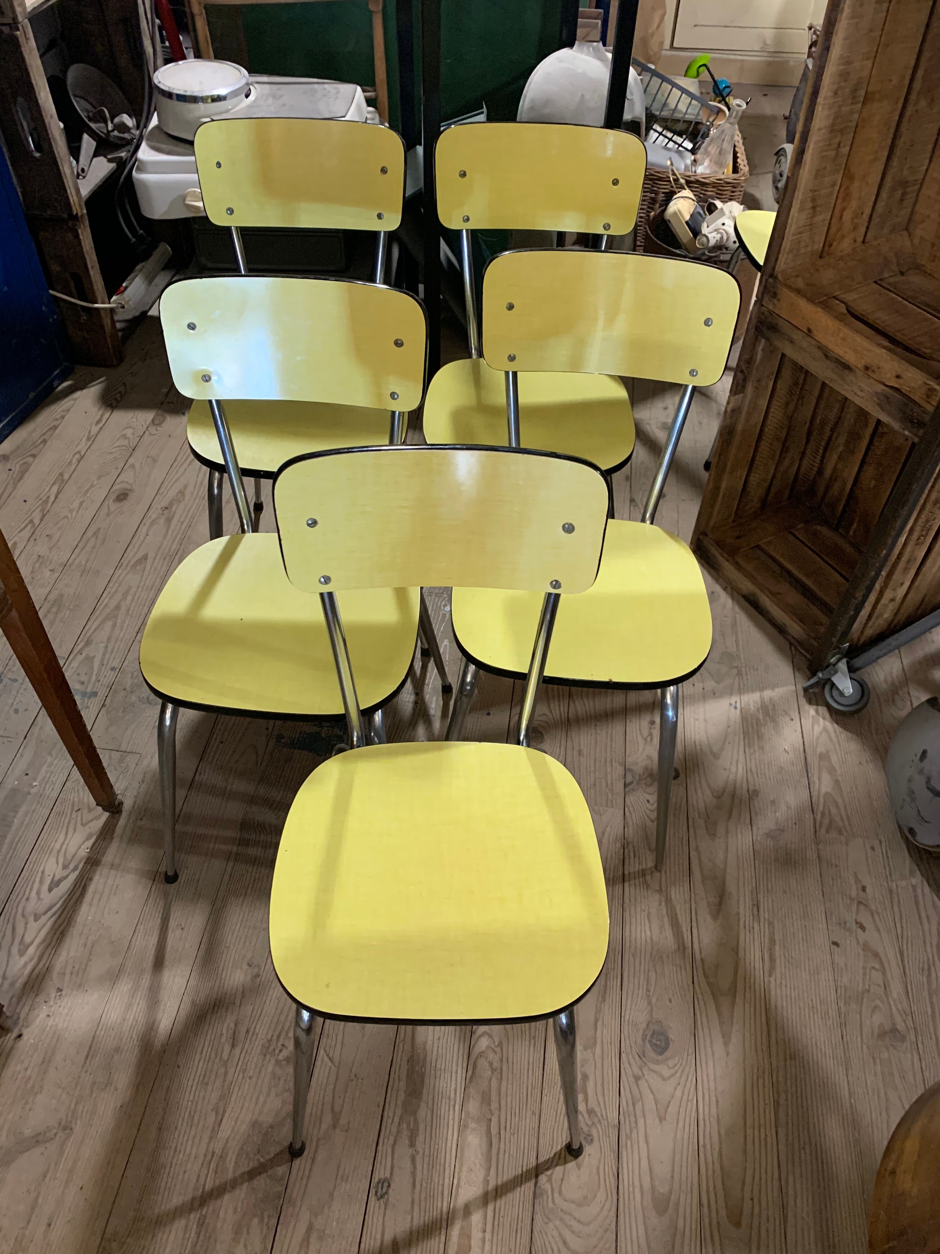 Lot de 5 chaises formica jaune 1960