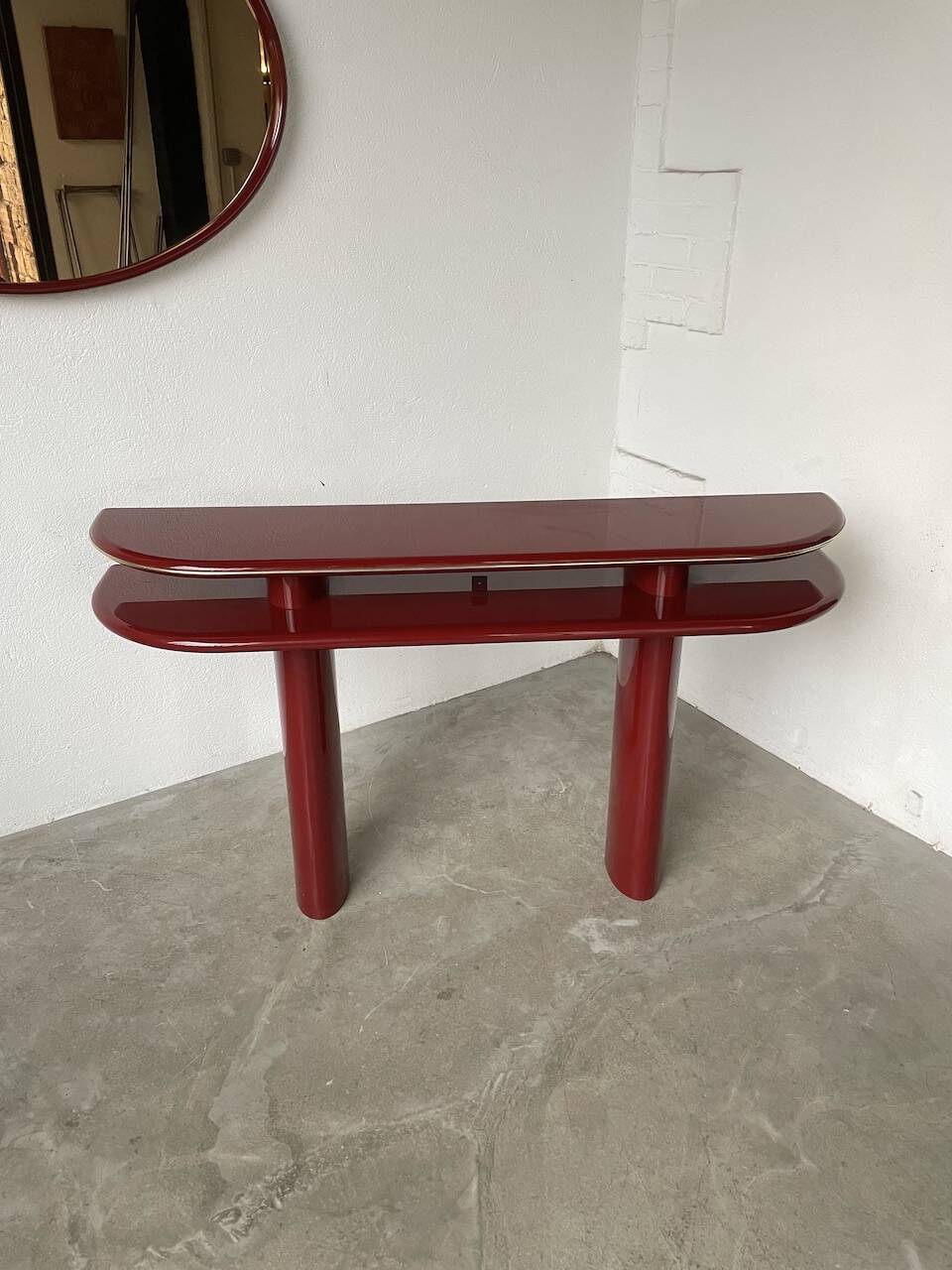Red lacquered console and its mirror from the 80s
