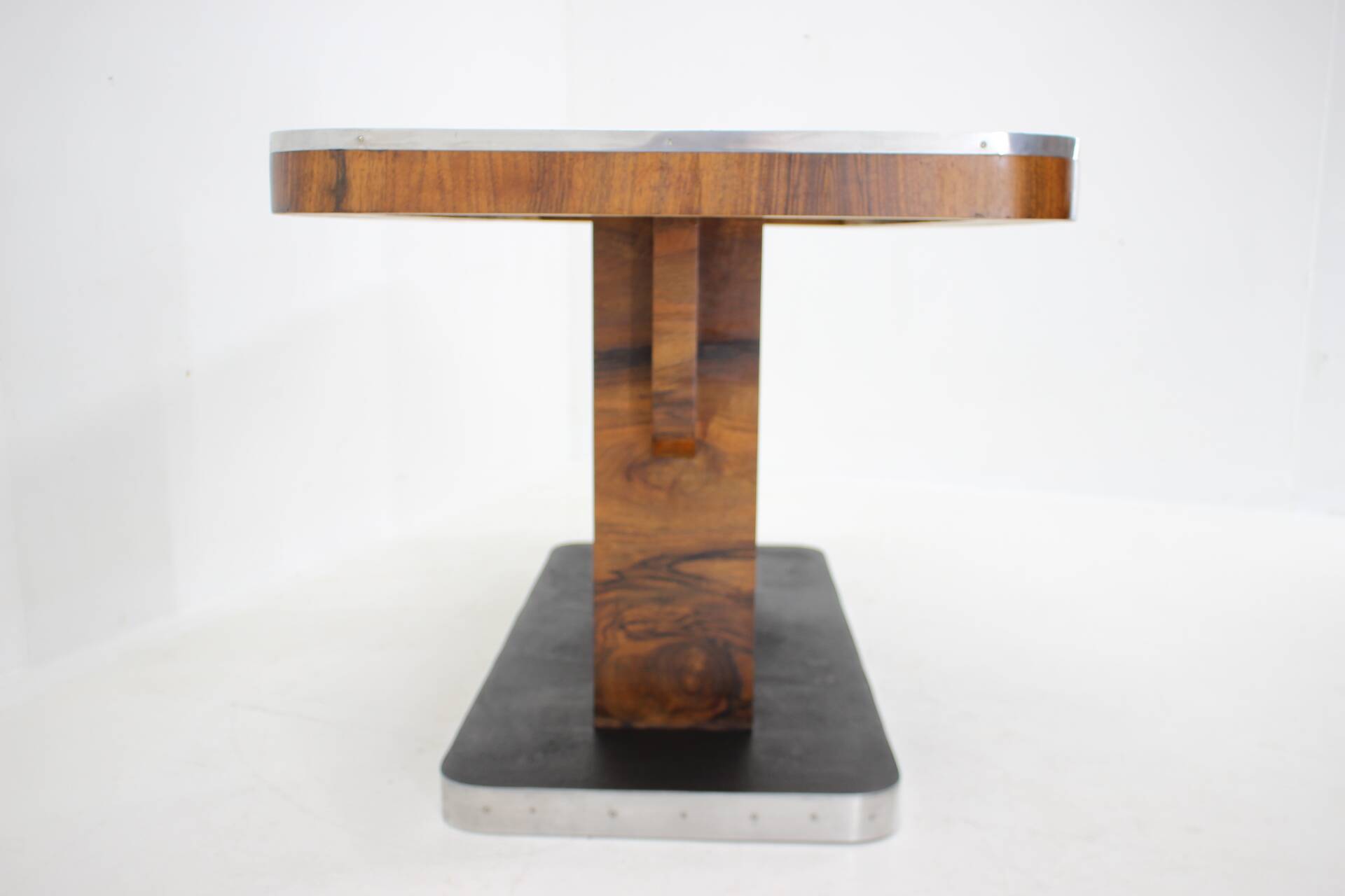 1930s Art Deco Dining Table in Walnut, Czechoslovakia