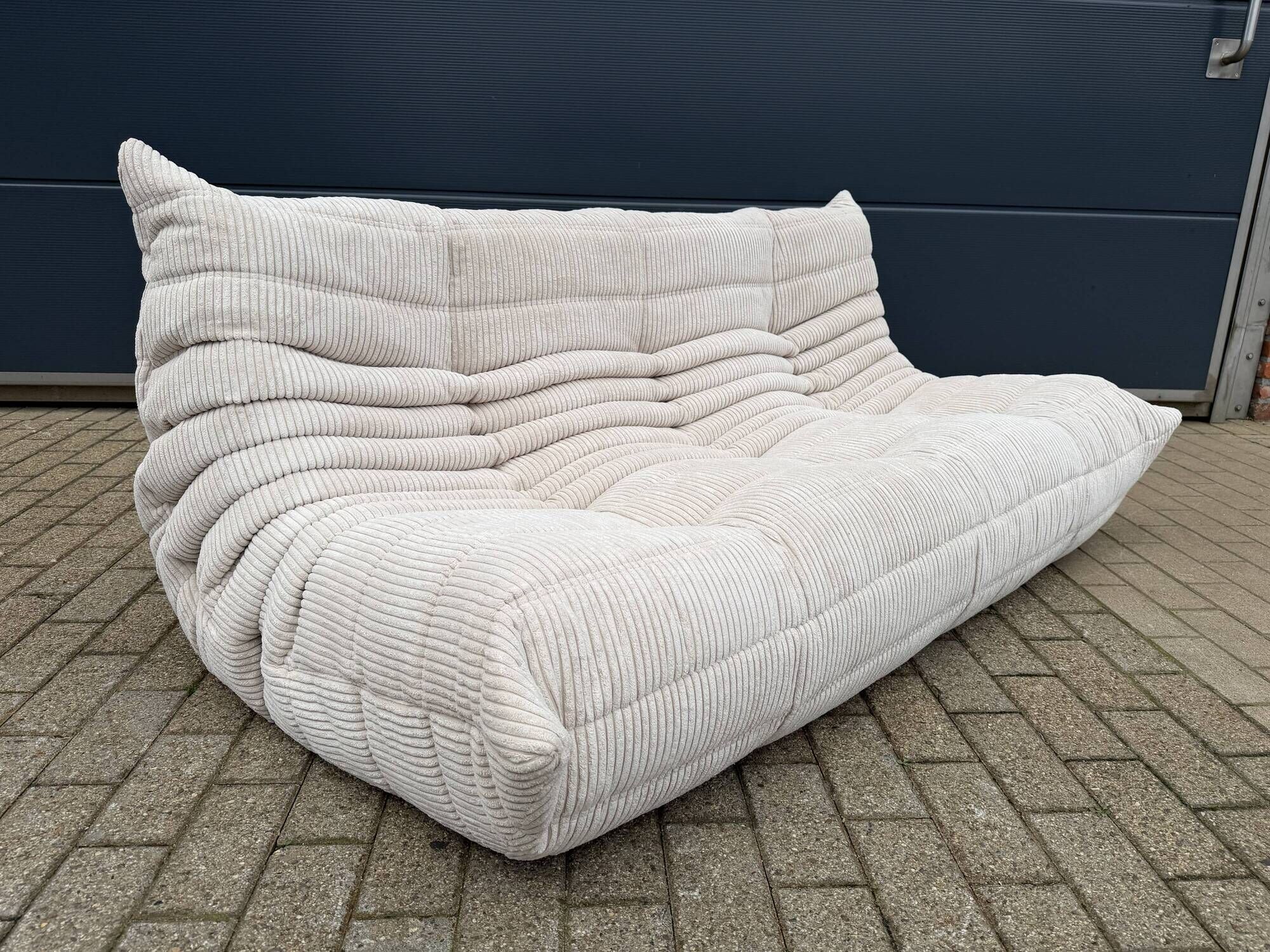 Original ligne roset togo set 3z, 2z + corner beige corduroy in new condition!!