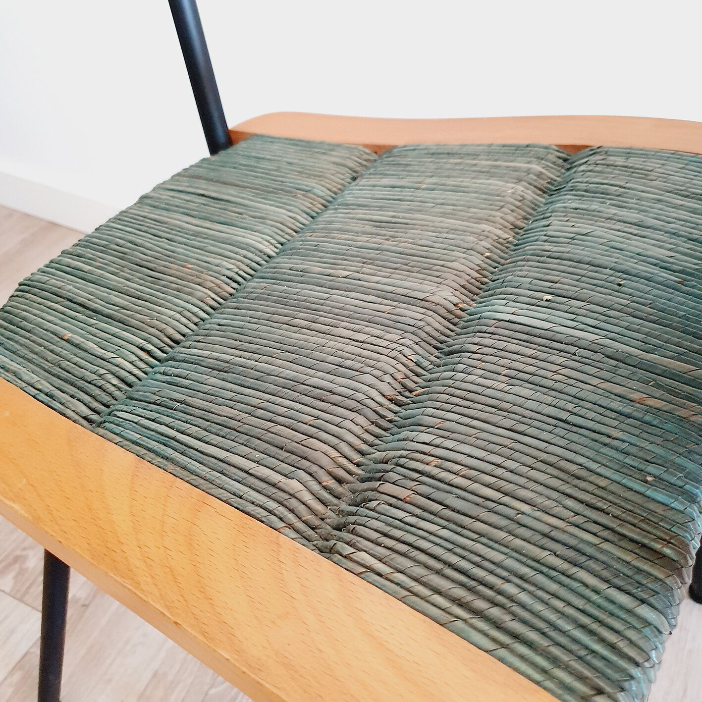 Pair of armchairs and vintage coffee table straw, wood and metal