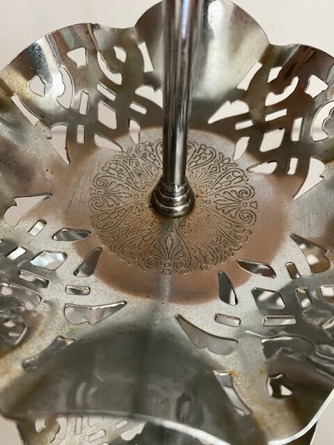 vintage metal cake-mignardise display