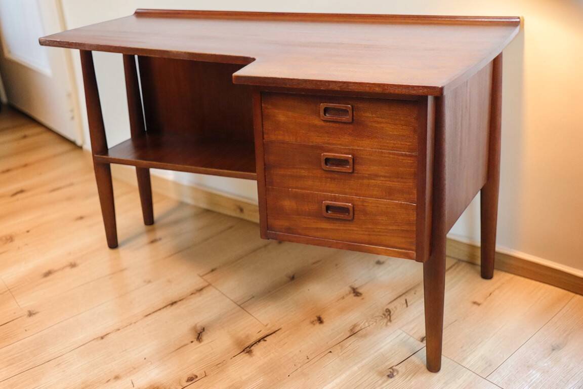 Scandinavian "boomerang" free-form desk in teak - 1960s
