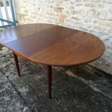 Scandinavian table with extension