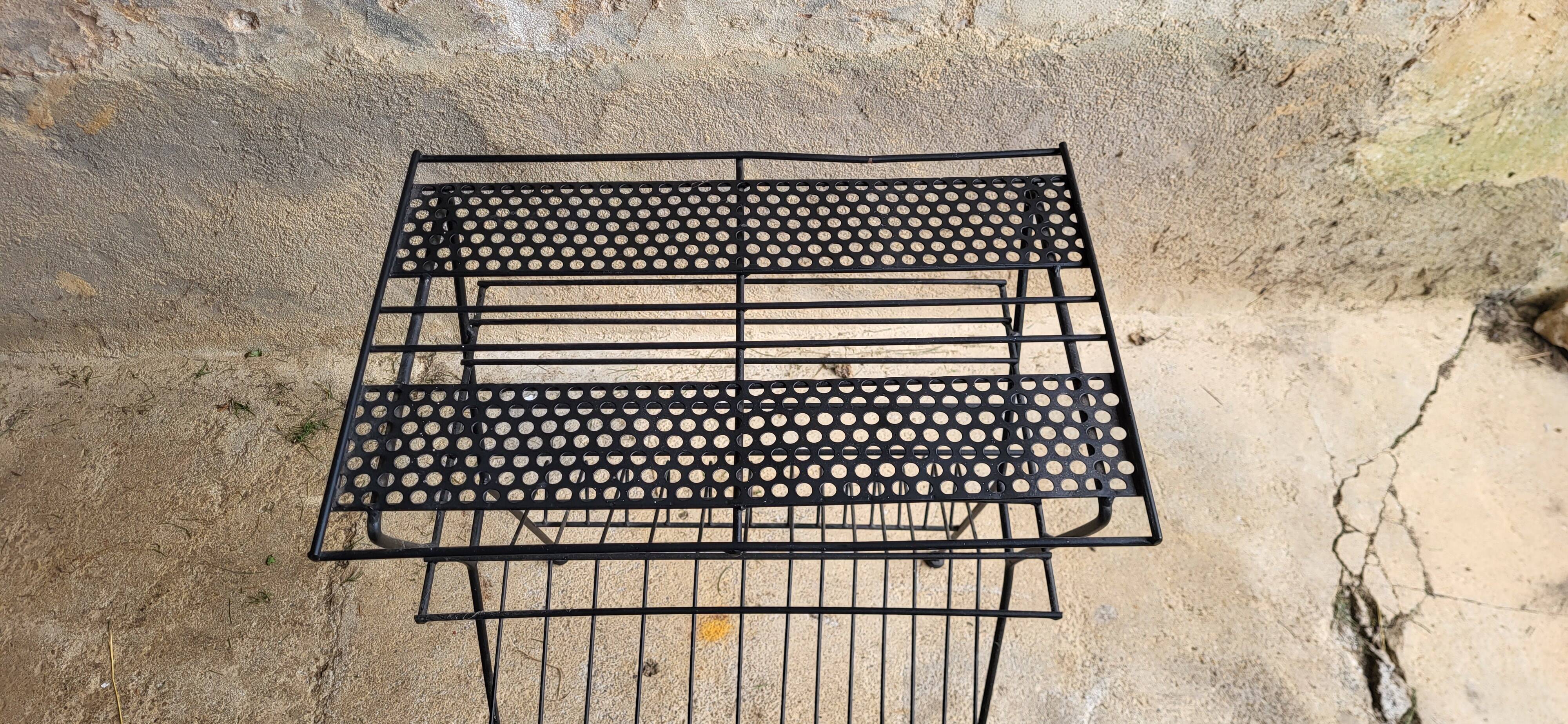 Metal magazine/vinyl rack