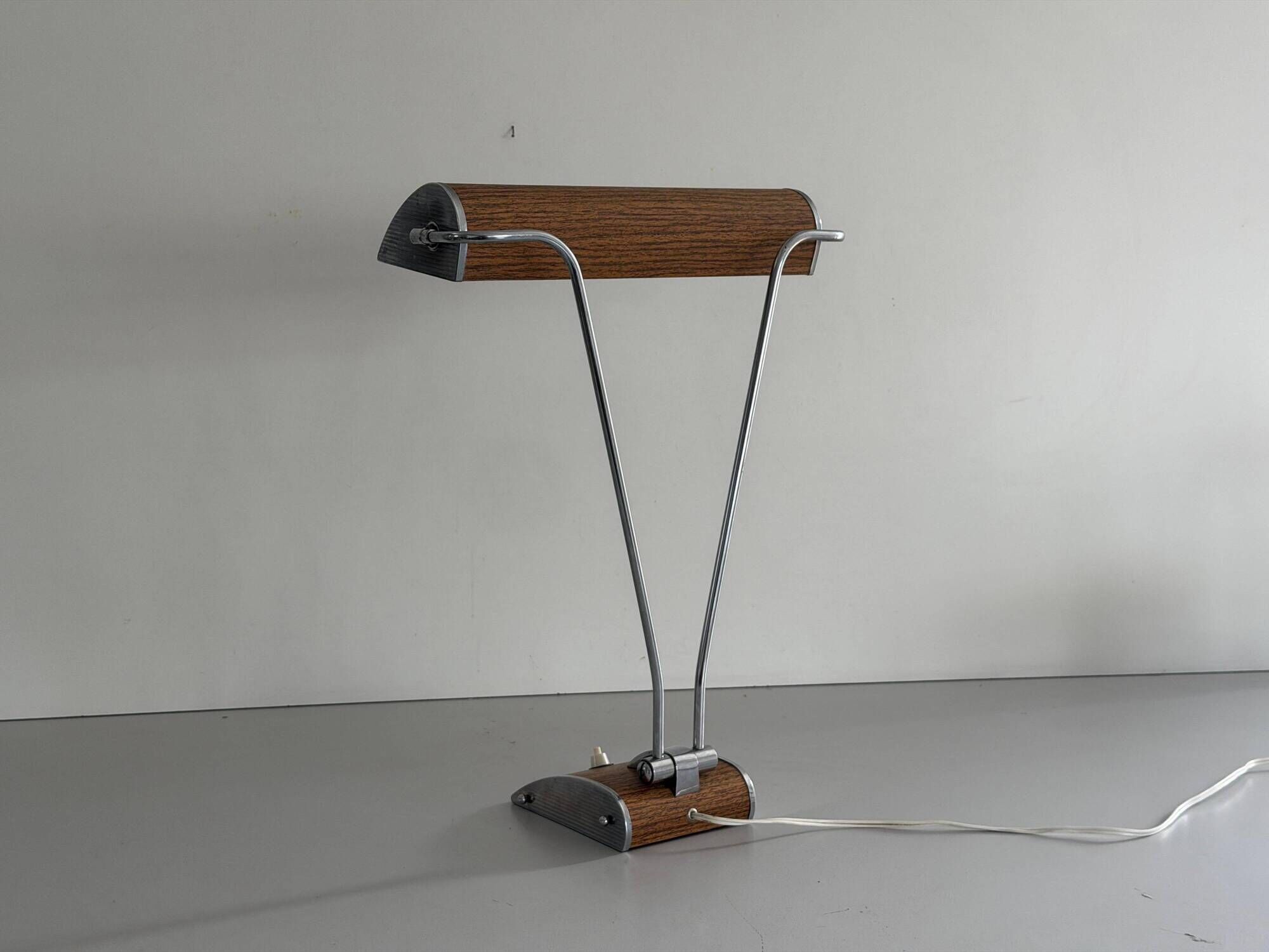 Large metal desk lamp with Wood Design texture by Eileen Gray, 1950s, France.