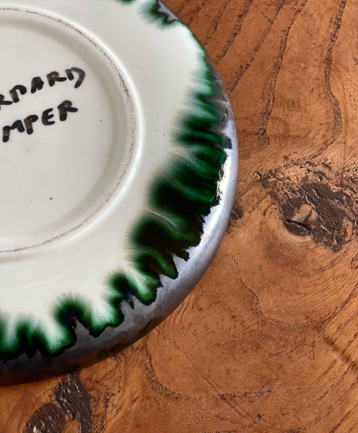 6 tasses en faïence de Quimper.