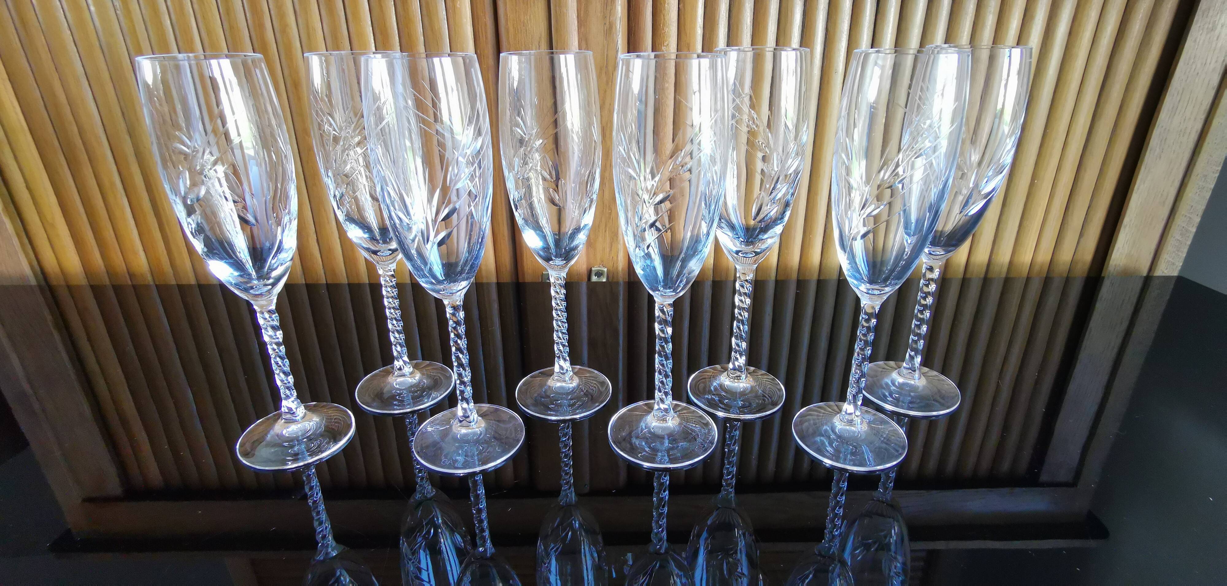 Lot 8 flûtes à champagne cristal taillé pied torsadé epis cristal d'arques