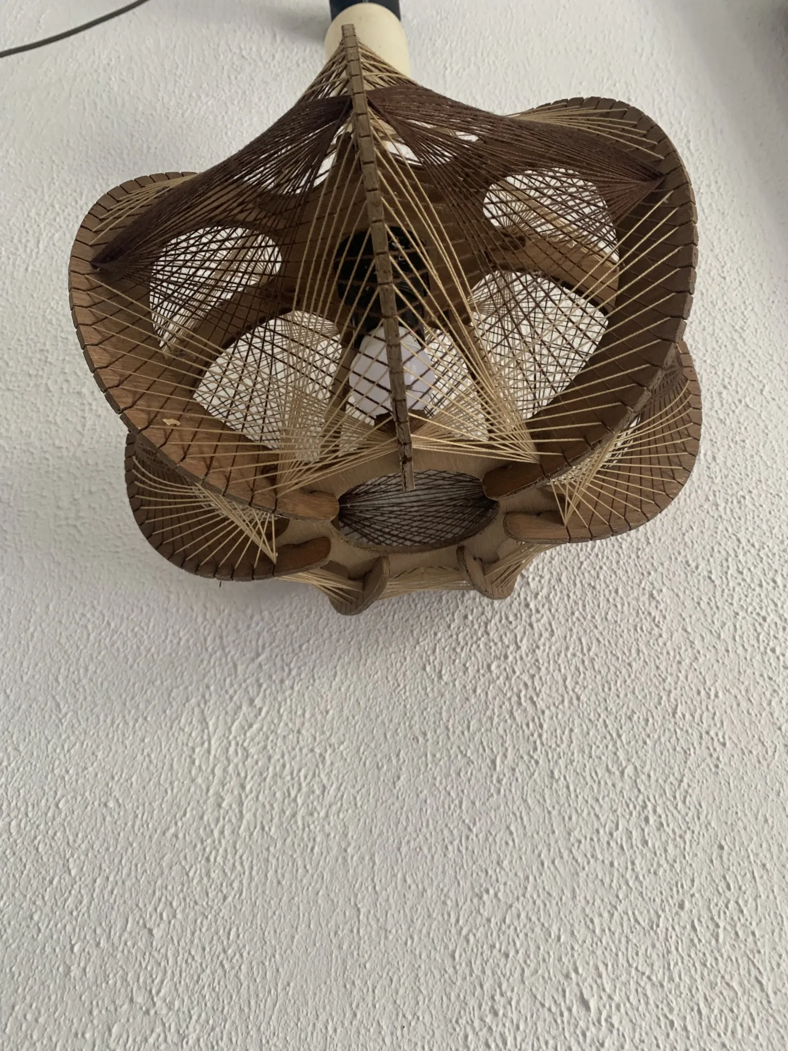 Vintage 1960 Scandinavian suspension light in wire and wood - 30 x 21 cm