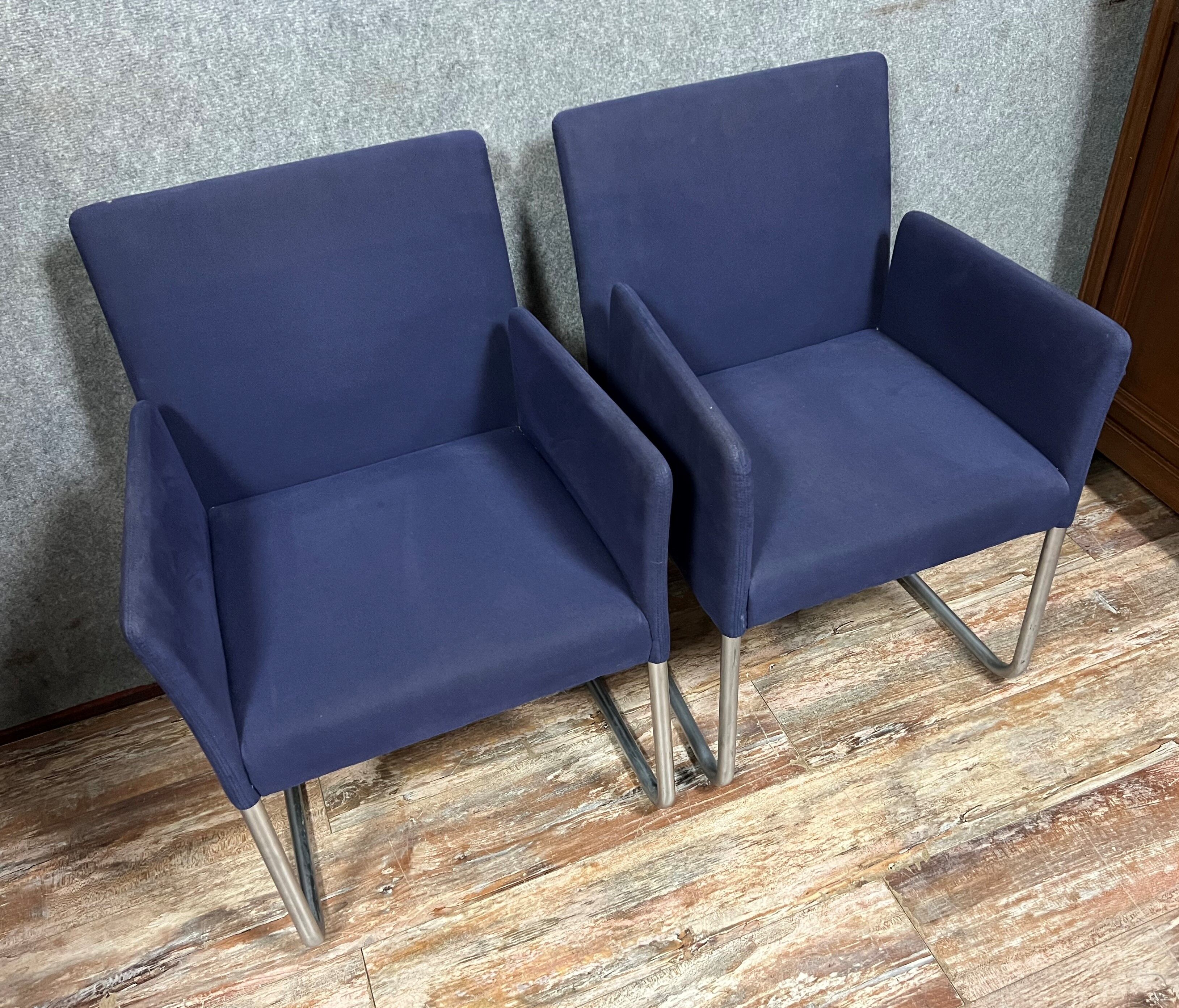 Pair of Walter Knoll armchairs in blue fabric and chromed metal