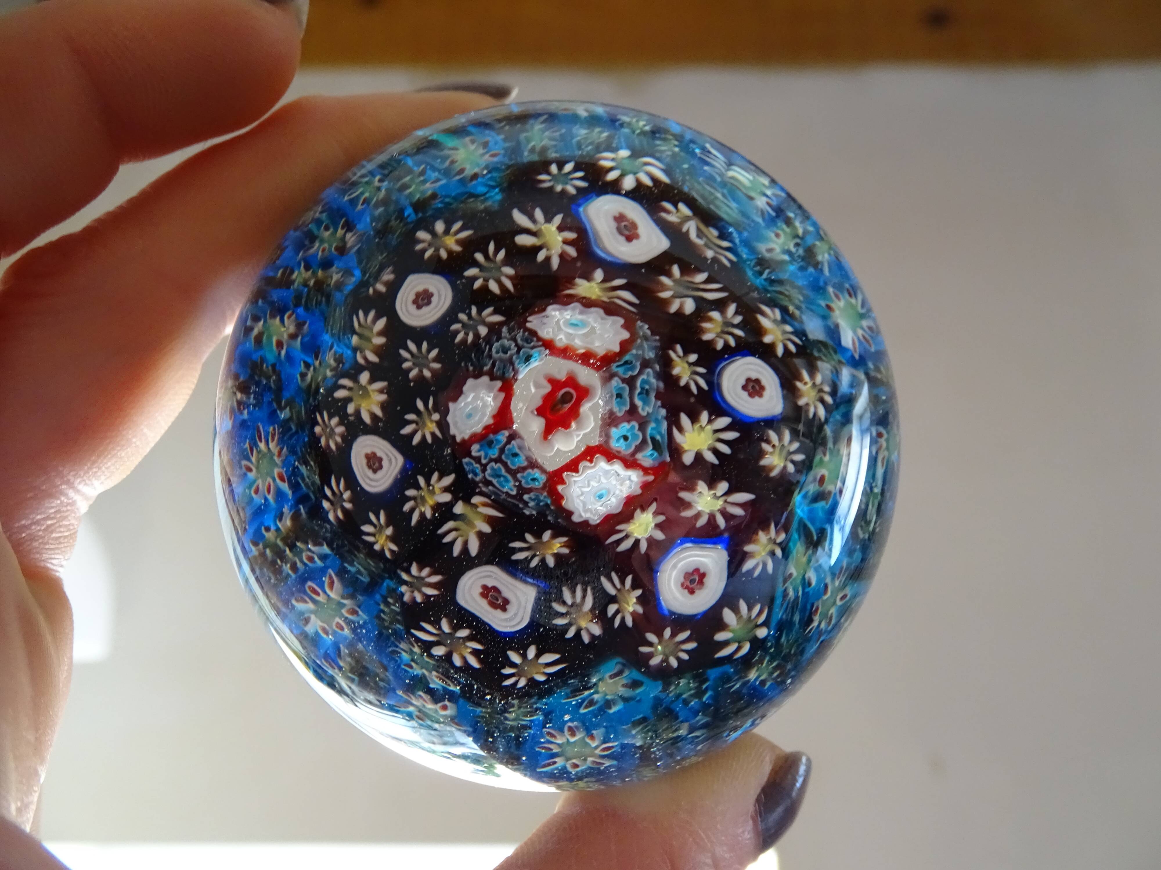 Millefiori Murano paperweight - Blue background - Ø 6,5 cm