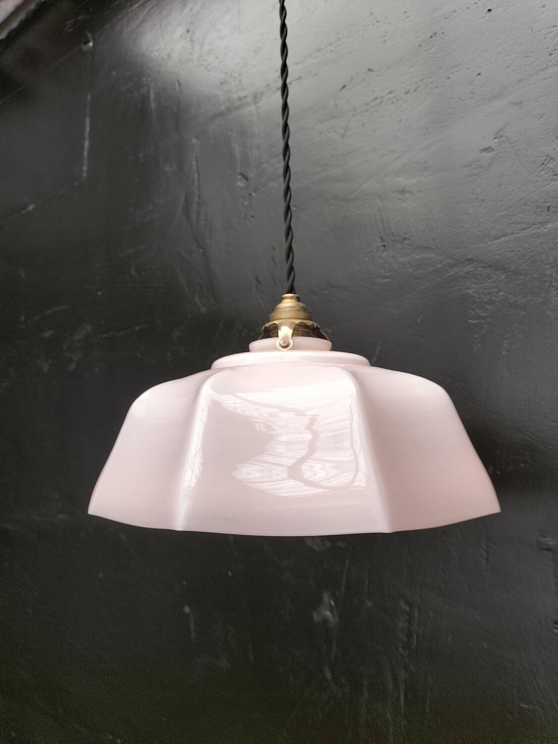 Opaline suspension