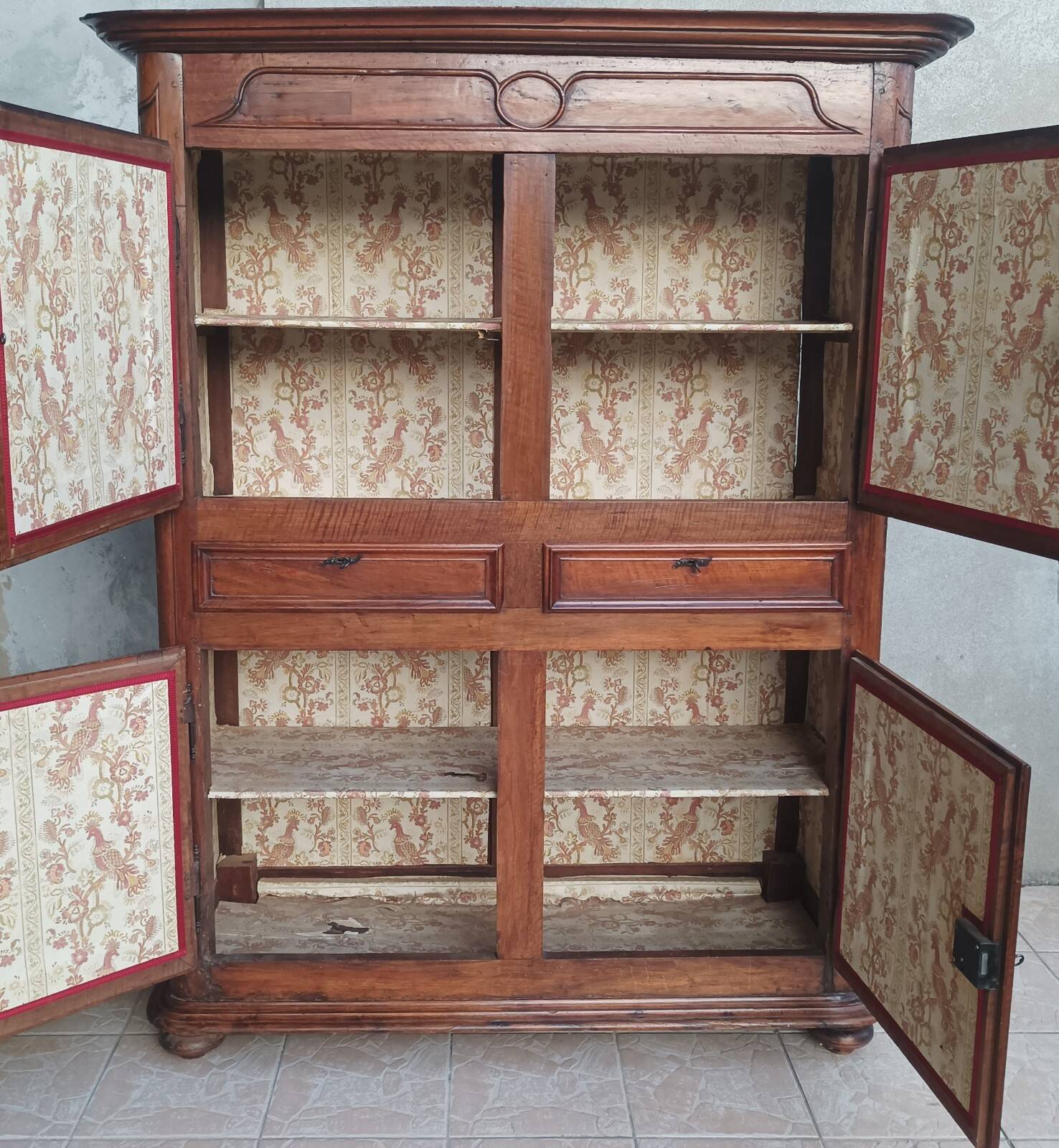Louis XIV walnut buffet with 4 doors from the 18th century.