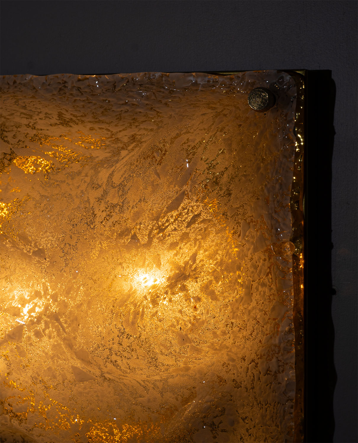 Sculptural Murano ice glass wall lamp, Italy 1970