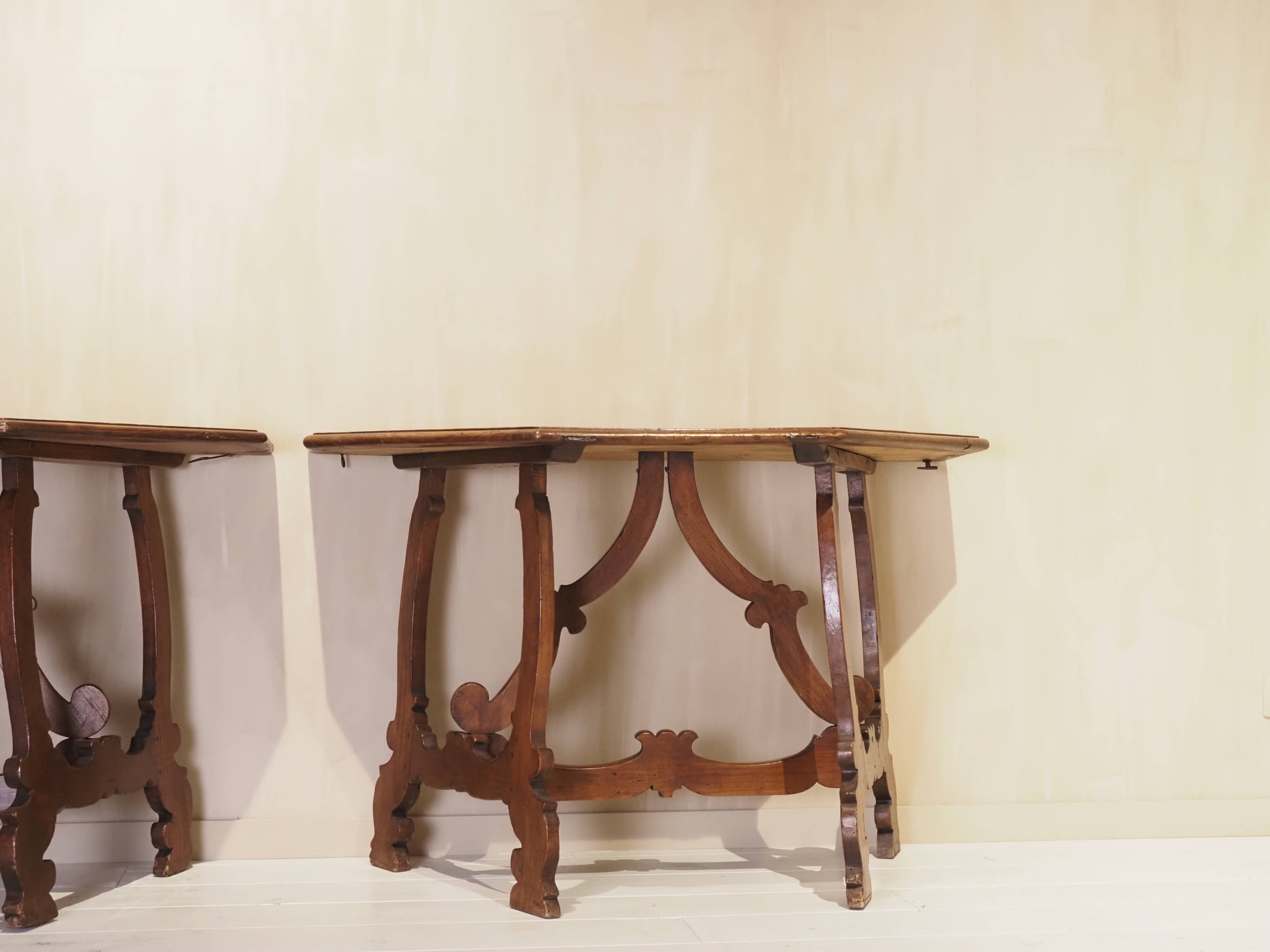 Pair of Italian consoles from the 18th century.