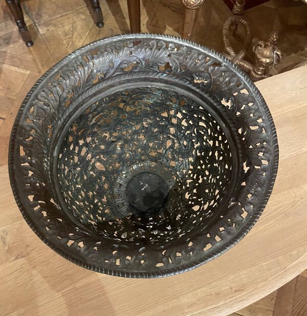 Coupe ou urne en bronze ciselé italienne du 17° siècle