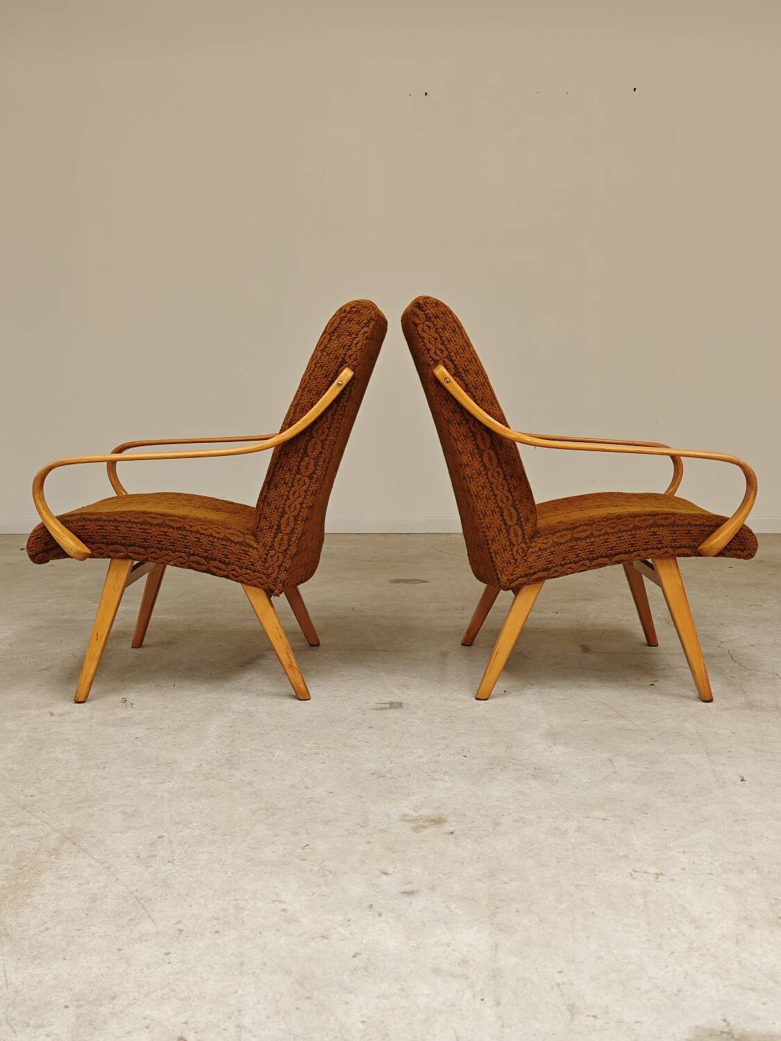 Pair of armchairs 6953 by Jaroslav Smidek for TON (Thonet)