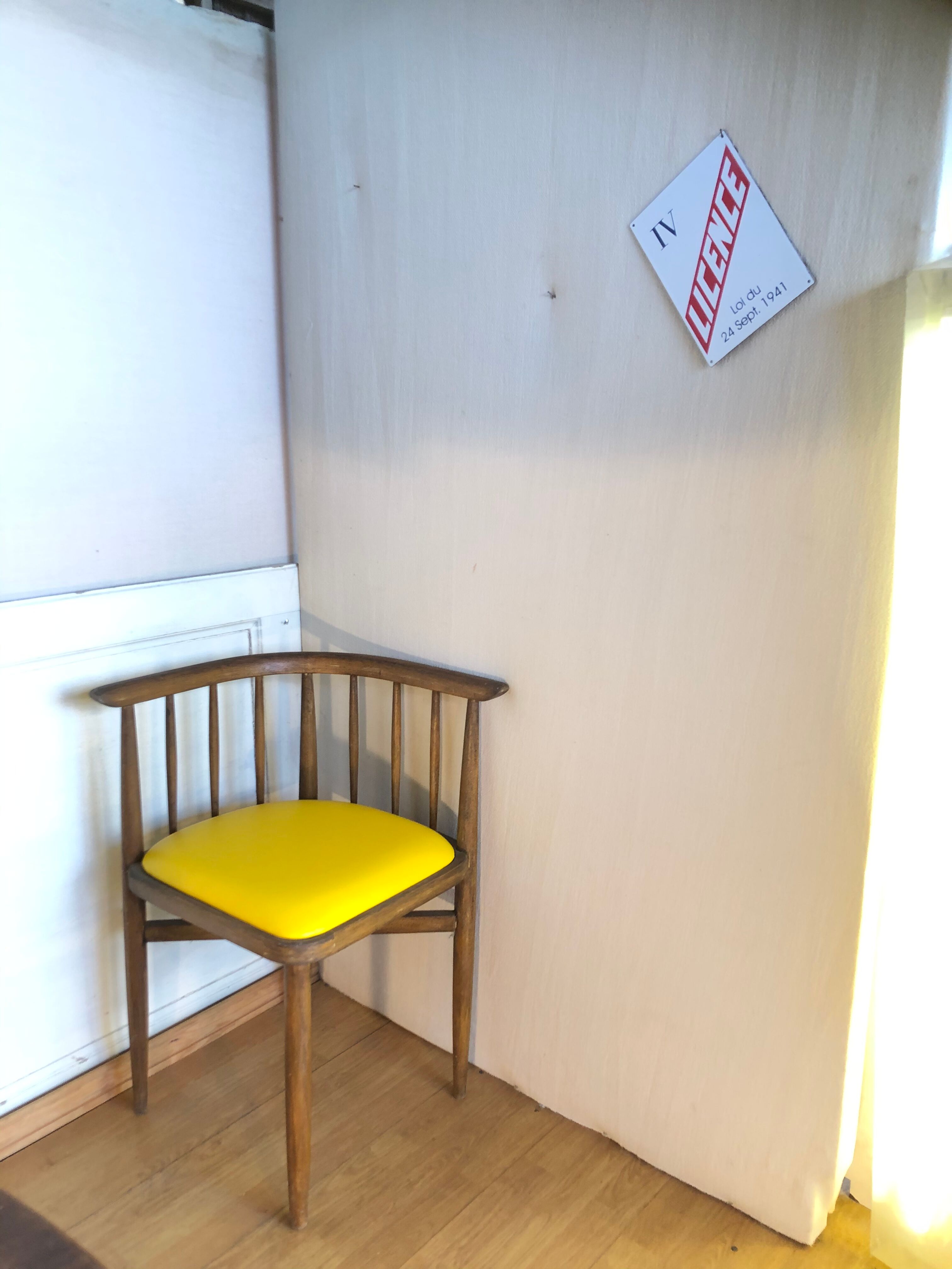 Corner chair