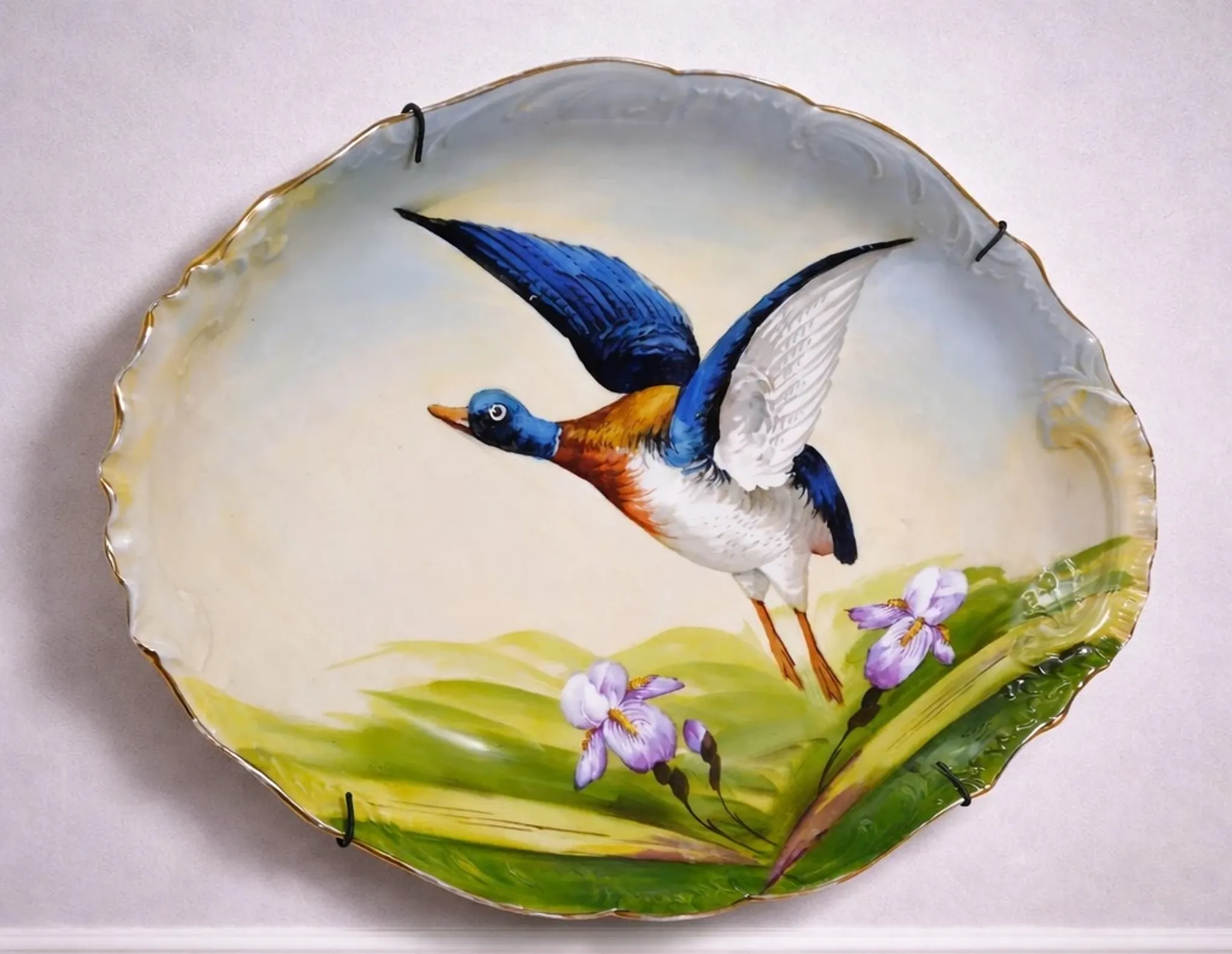 Antique decorative plate in porcelain – flying duck design