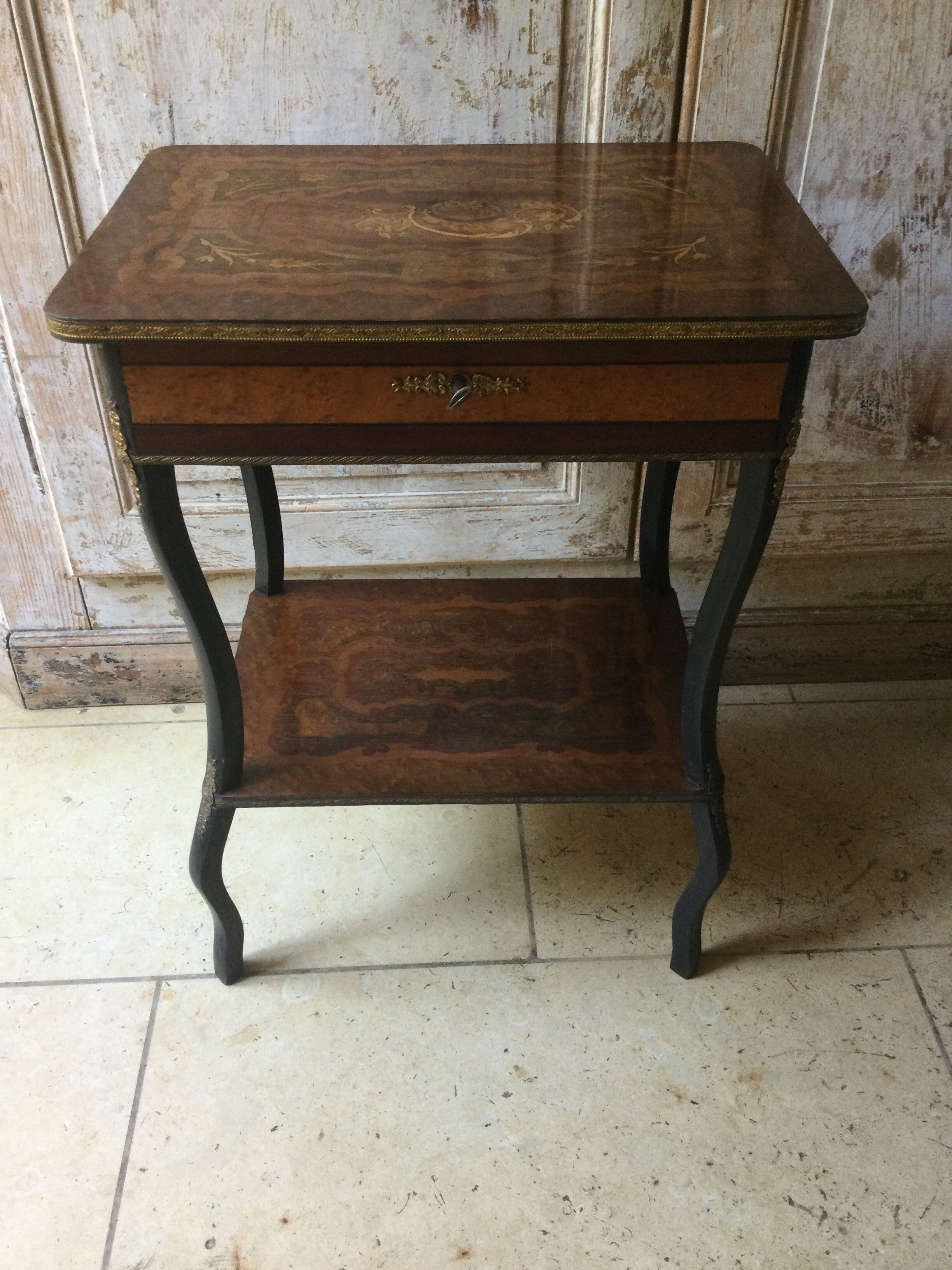 Old inadvertent dressing table