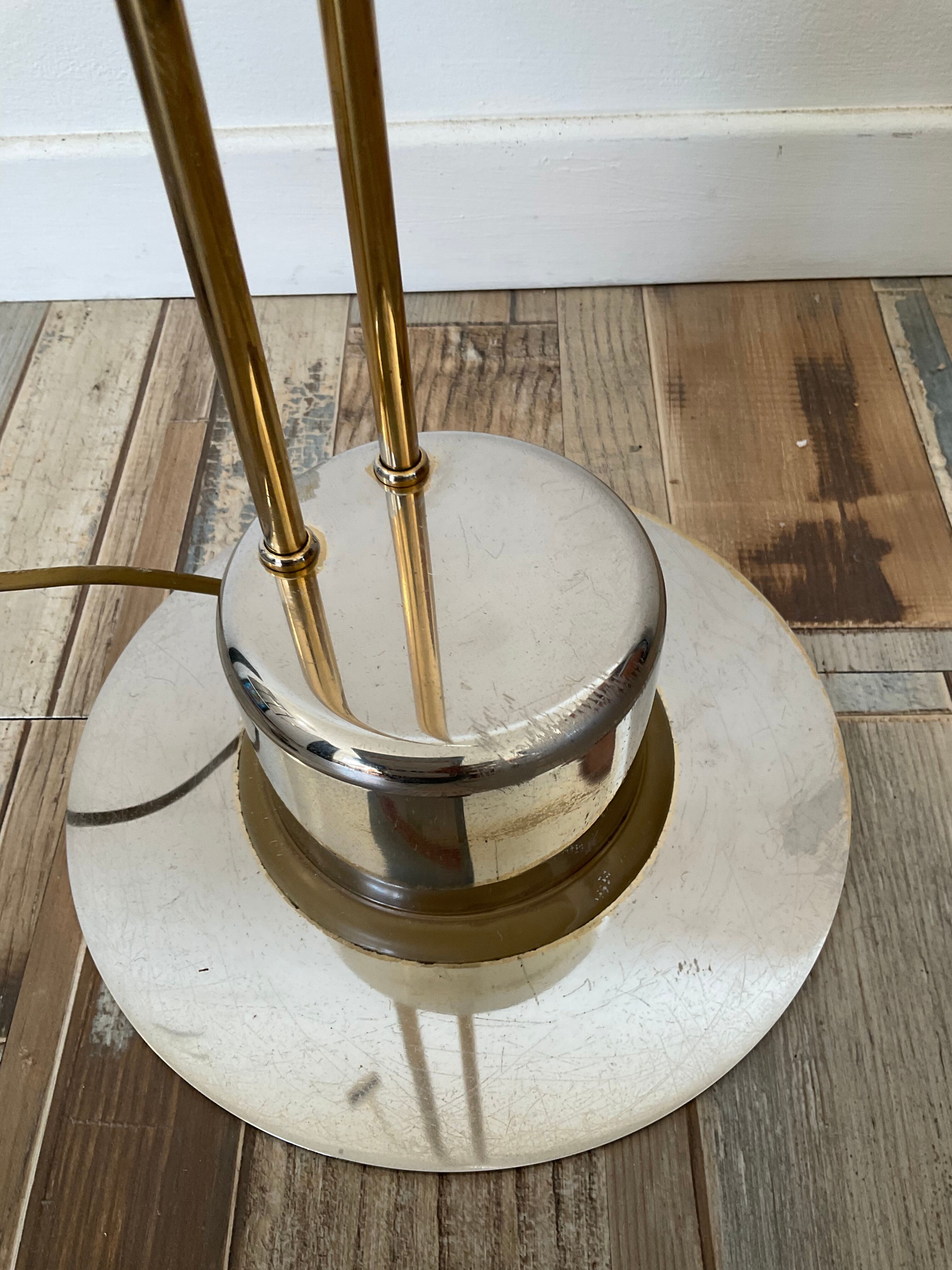 Deknudt e-reader floor lamp from the 70s in brass