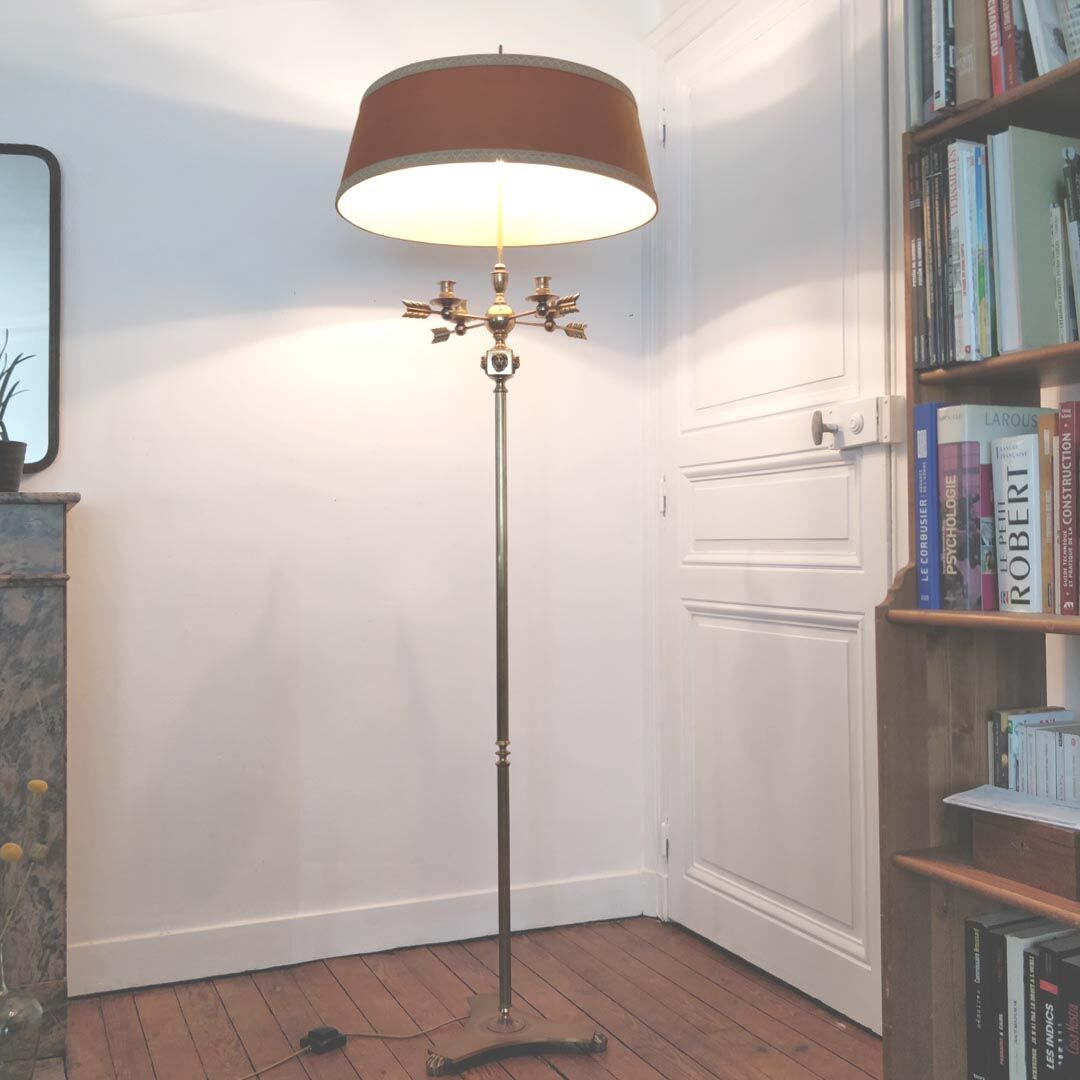 Floor lamp in lion head brass and claws