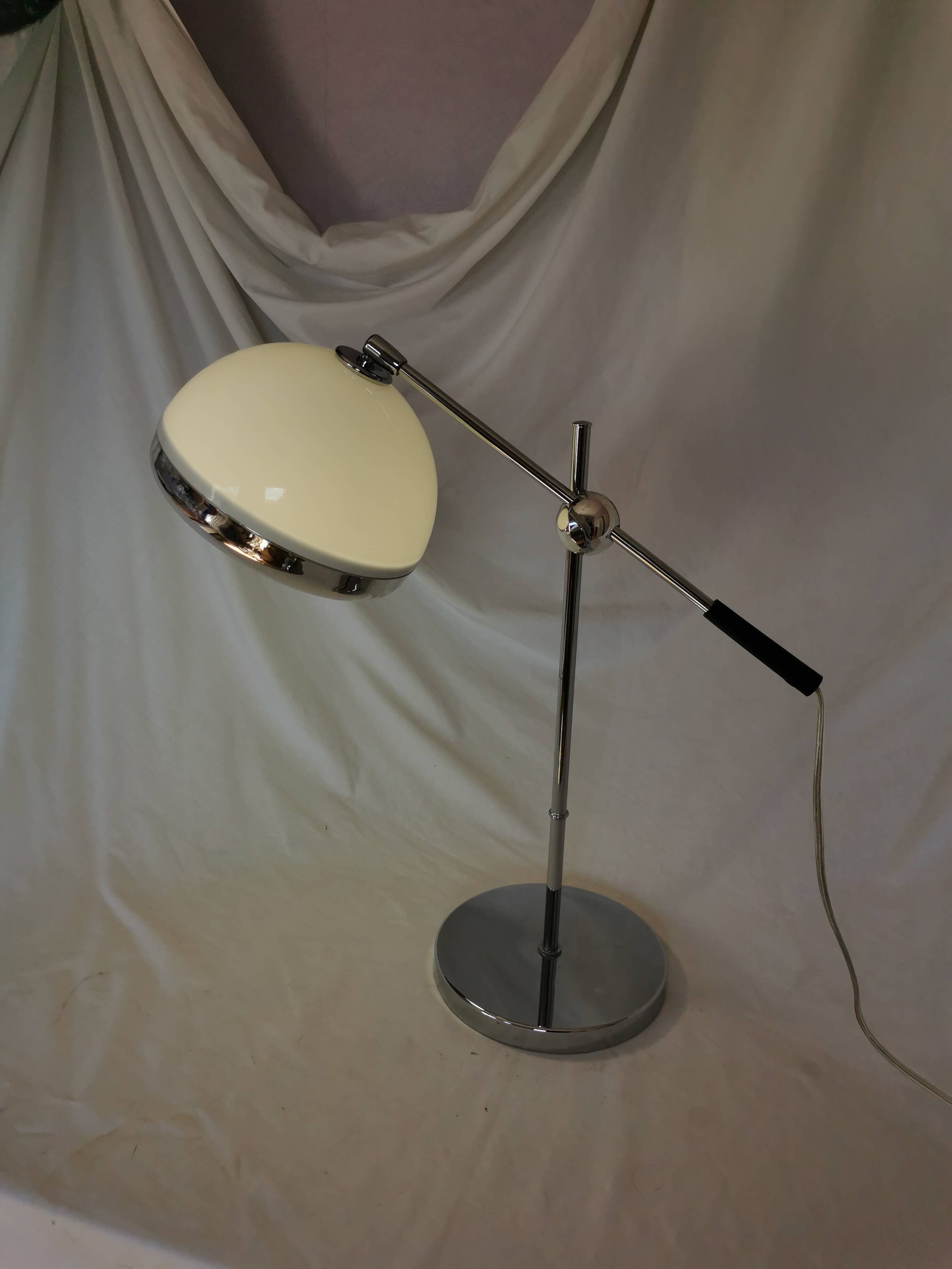 Lampe articulée, plastique et chrome, champignon, style 1970