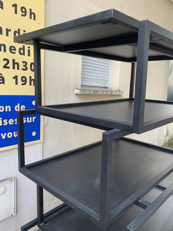 Bibliothèque étagère métallique design