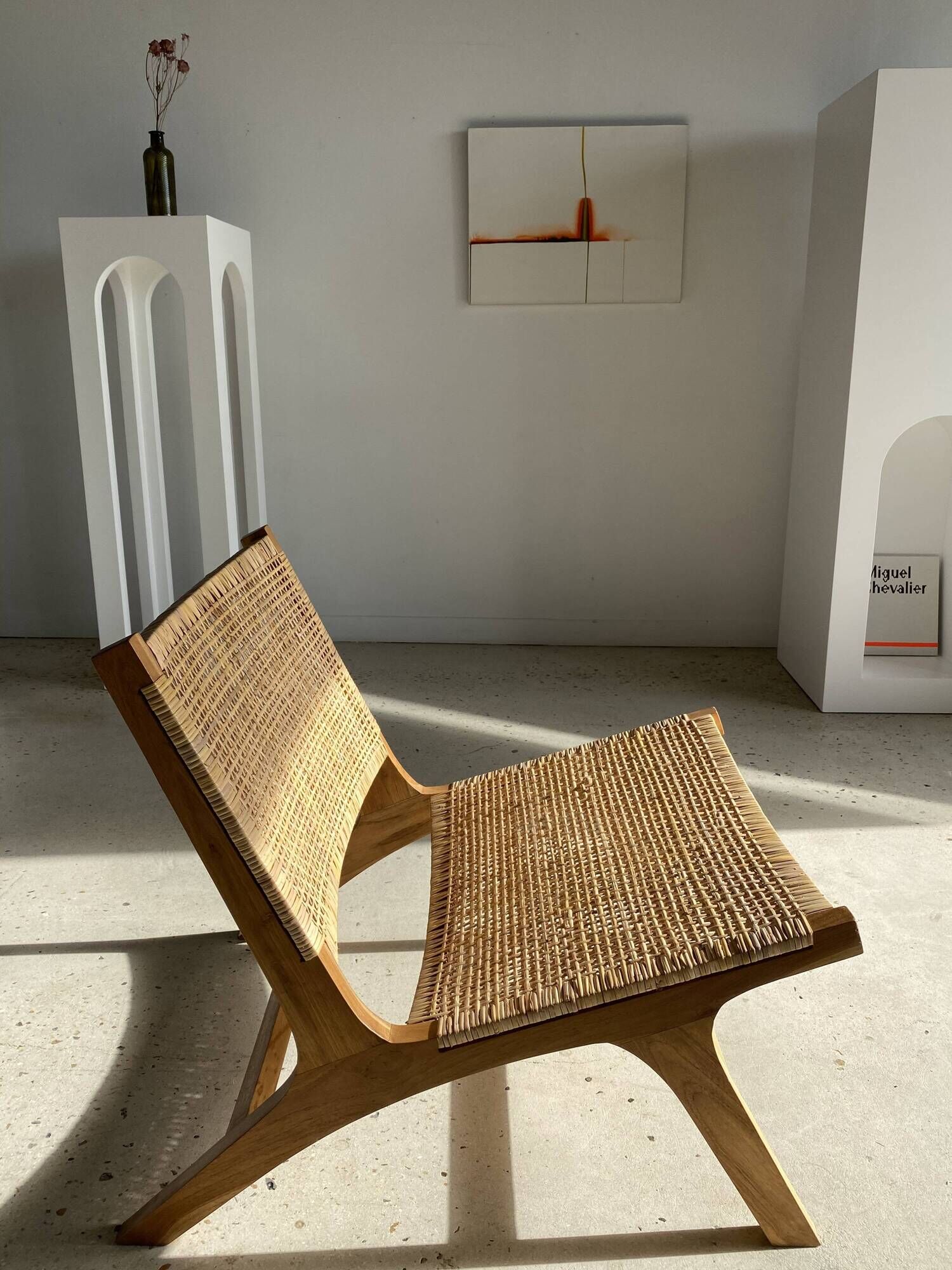 Reclining armchair in natural wood and woven rattan