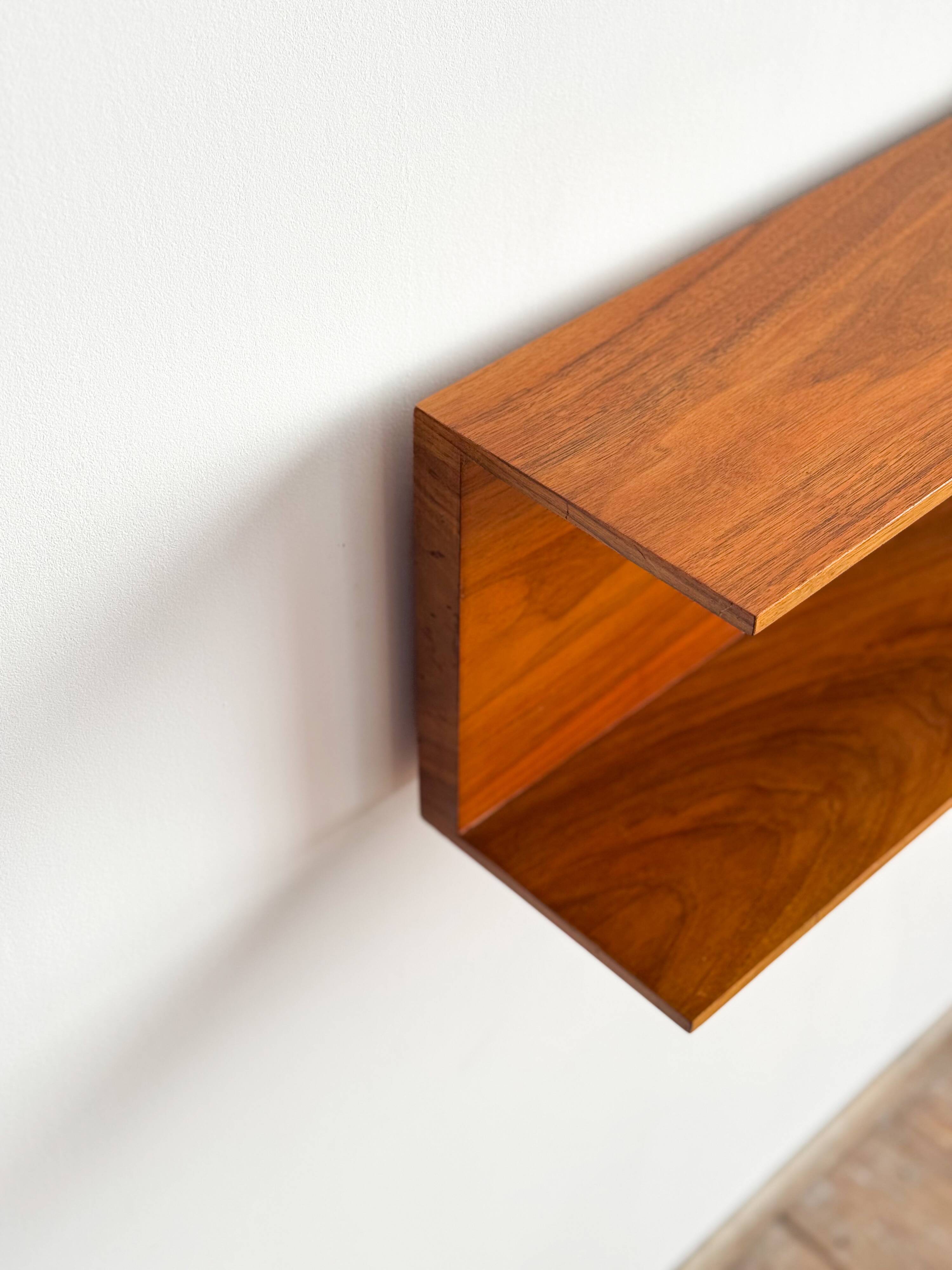 Étagère murale en noyer par Wilhelm Renz pour Walter Wirz, années 1960