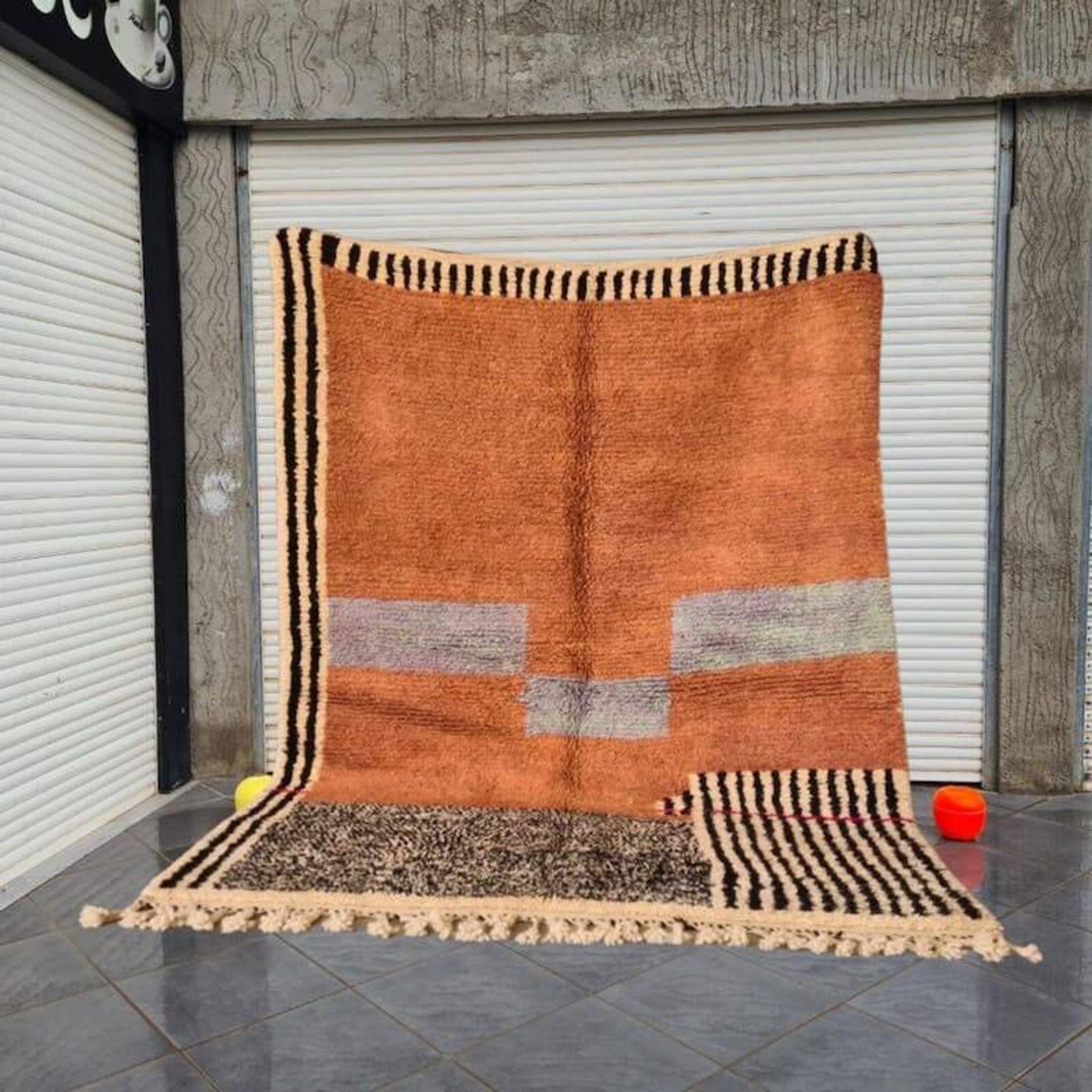 Handmade pure wool rug, size 150 x 250 cm