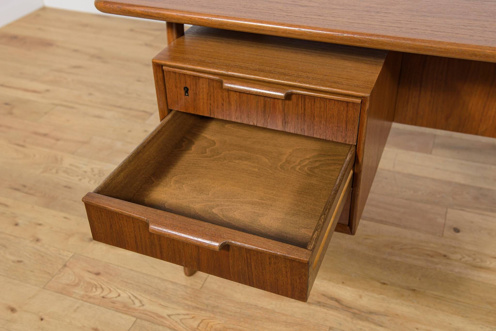 Bureau indépendant en teck modèle 75 de Omann Jun, Danemark, années 1950.