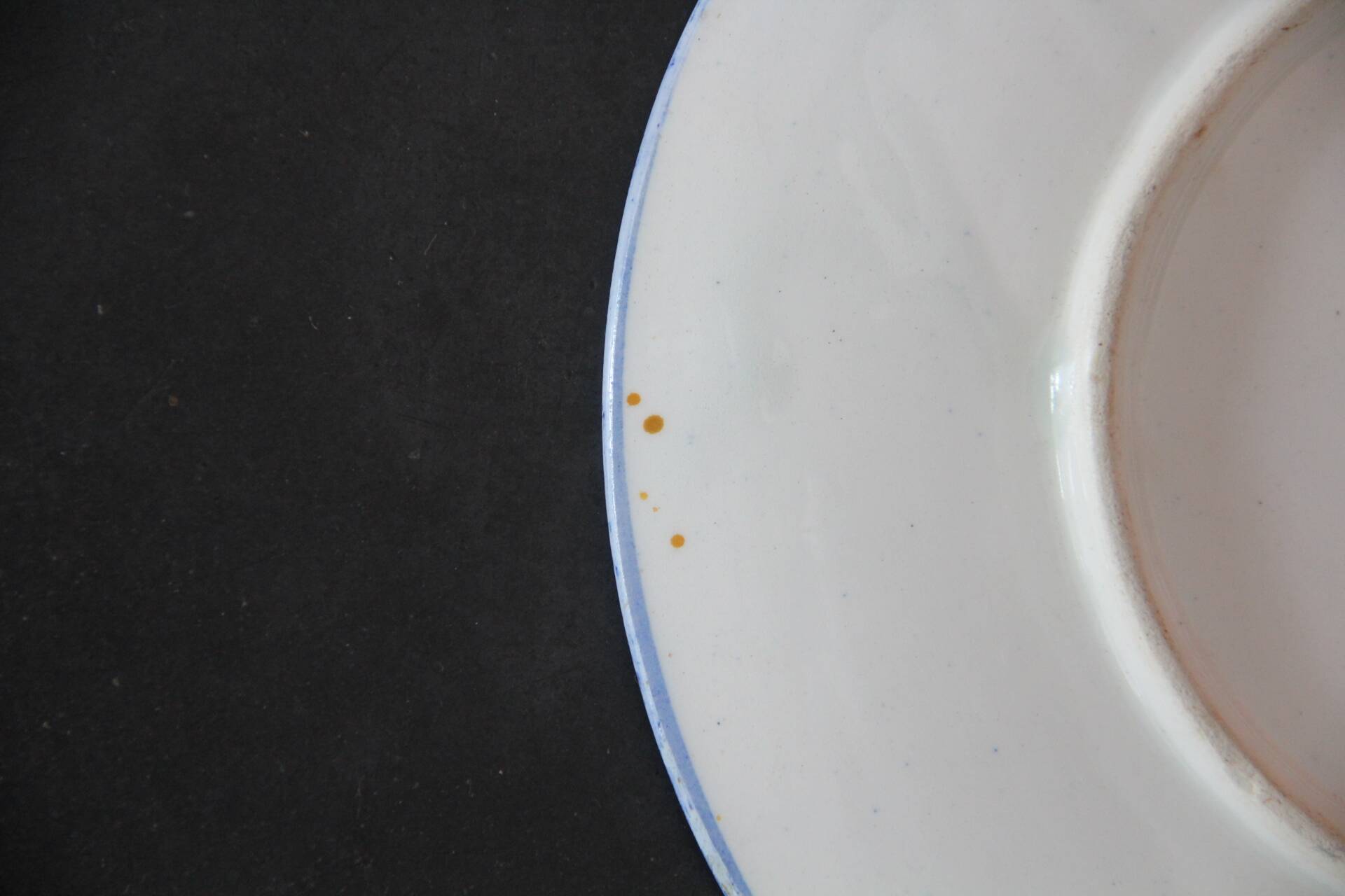 Decorative plate in Spanish earthenware