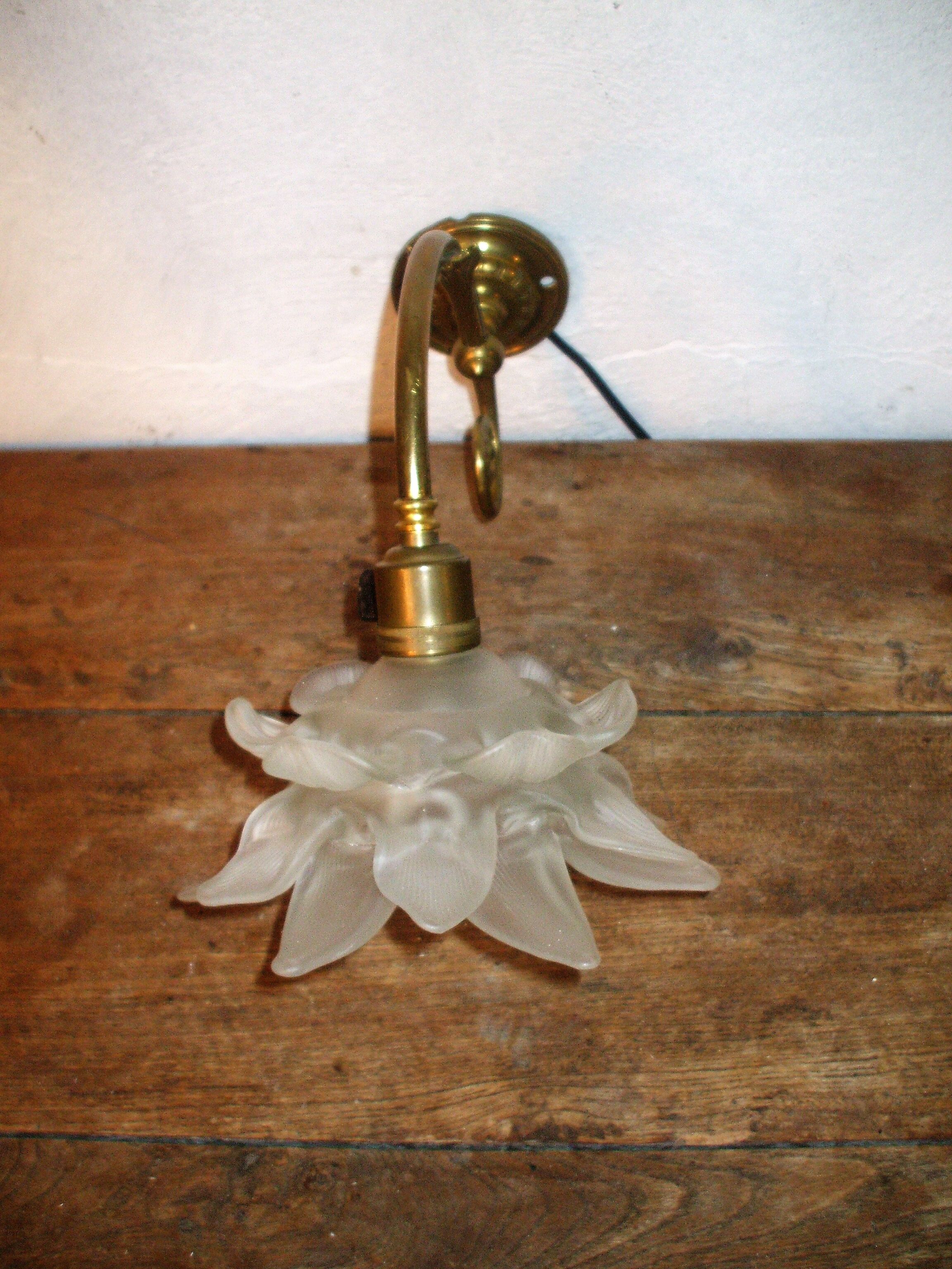 Tulip flower applique