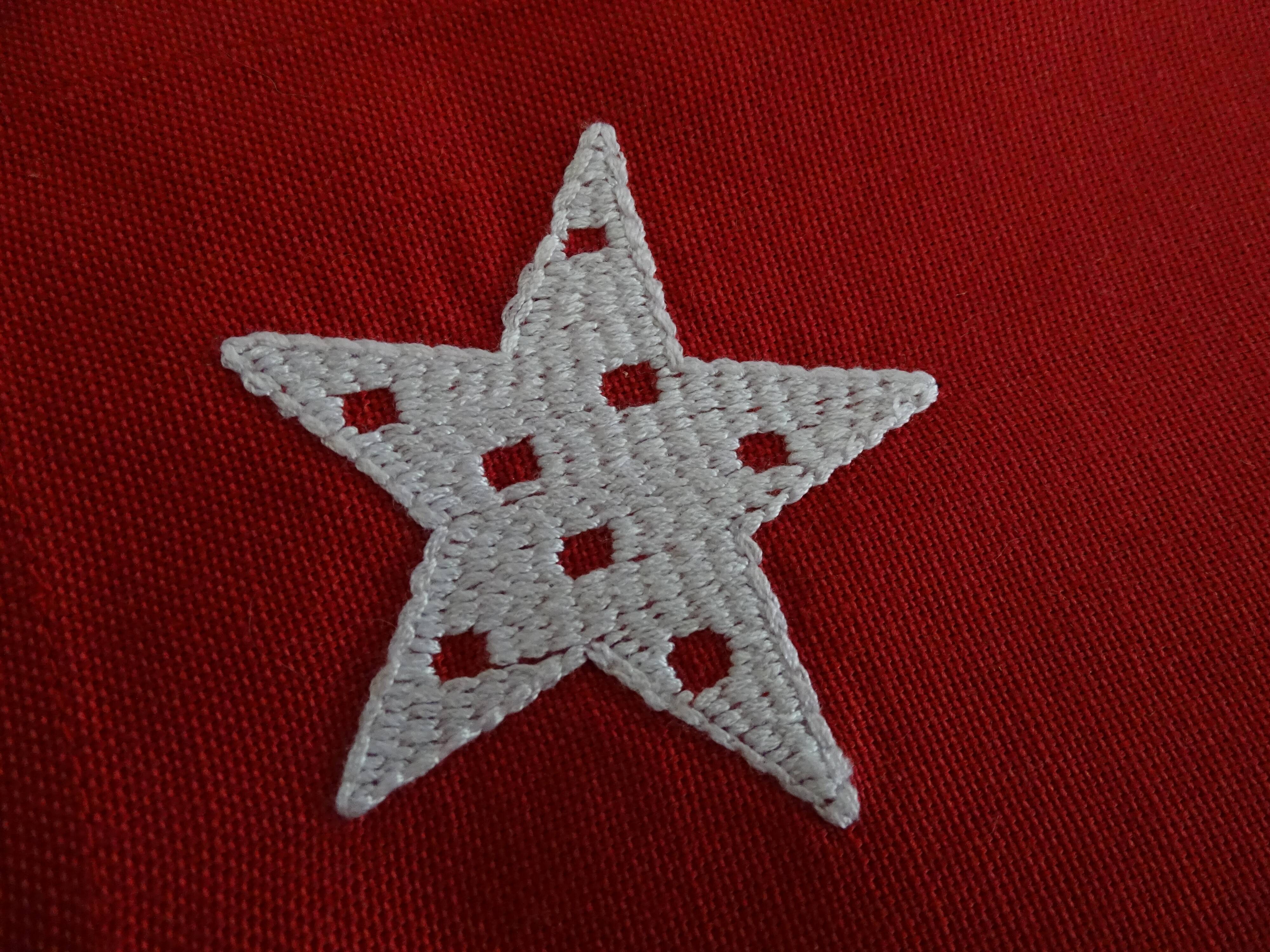 5 red Linvosges napkins with stars 48 x 48
