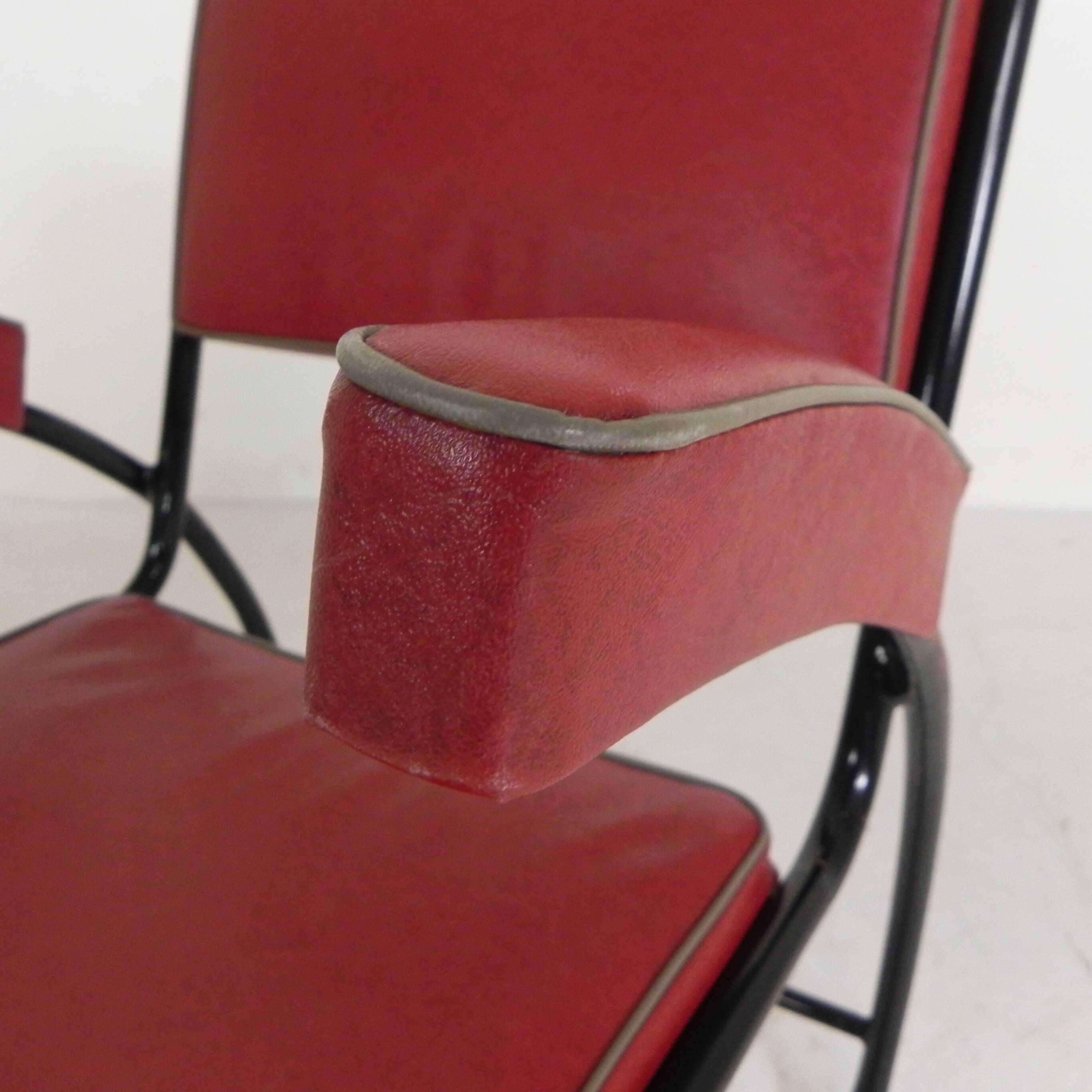 Set of 4 armchairs and a coffee table with tubular structure in Bauhaus style, 1950s.