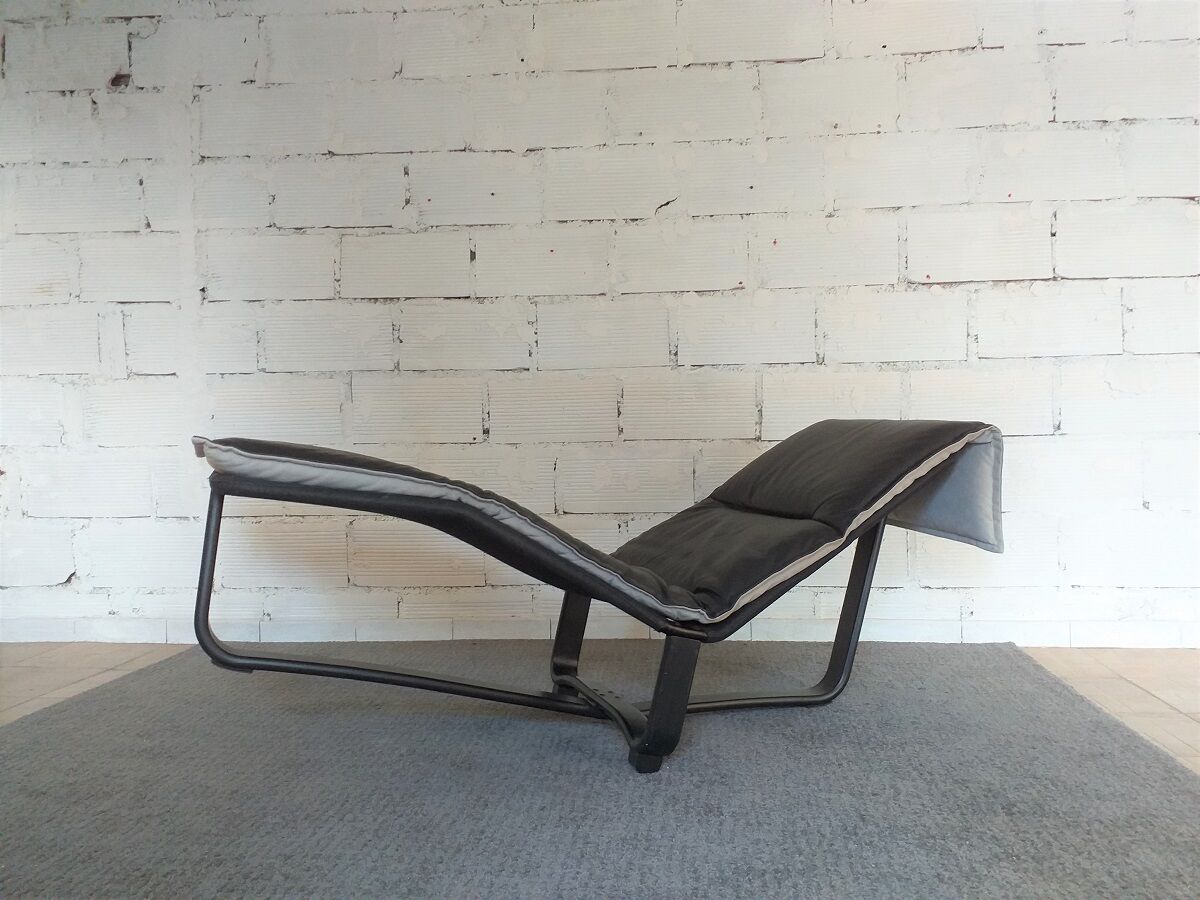 Scandinavian long chair design Ingmar und Knut Relling black leather 70s