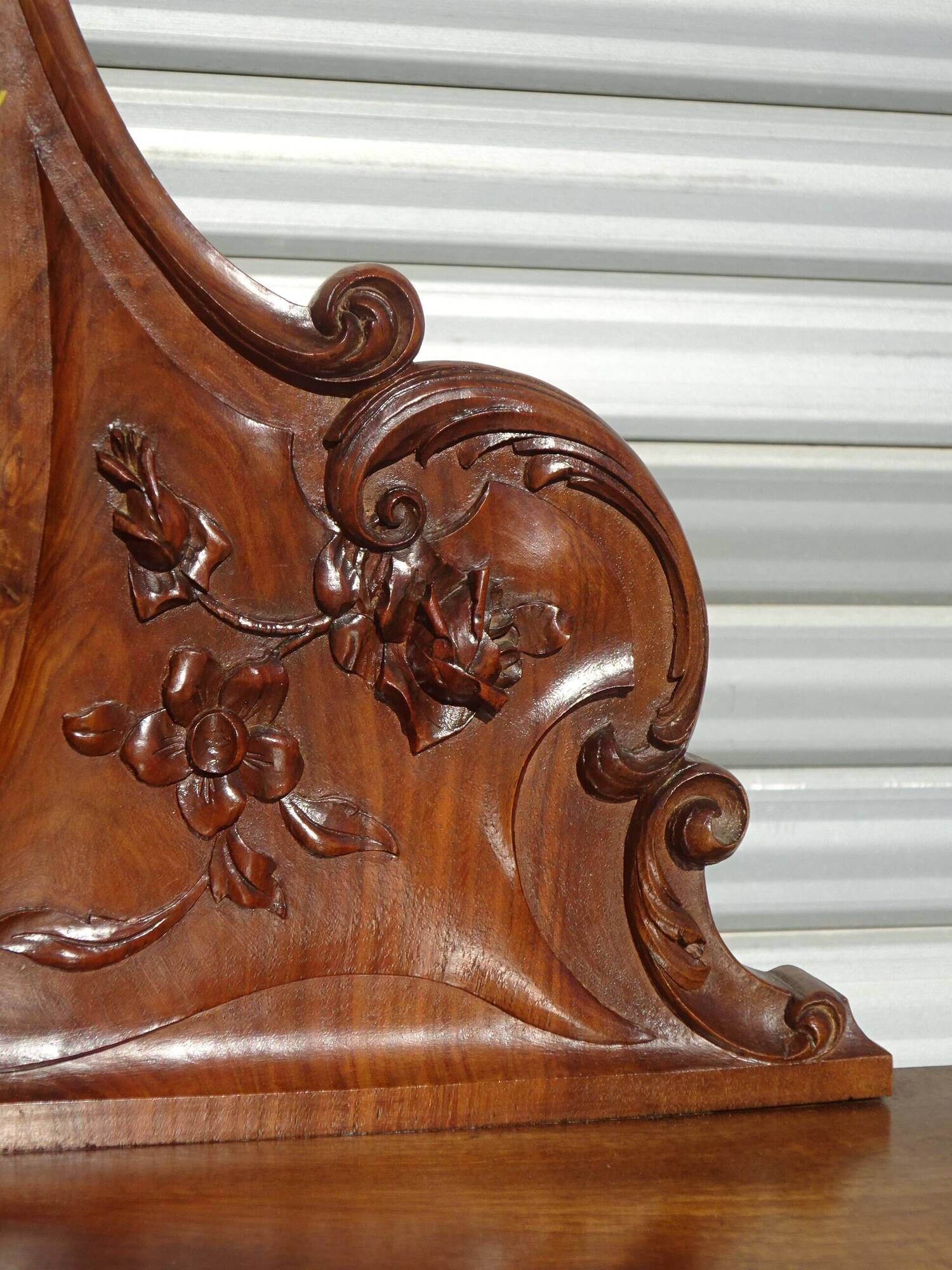 Commode en noyer Louis XV avec miroir