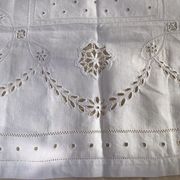 Linen table centre