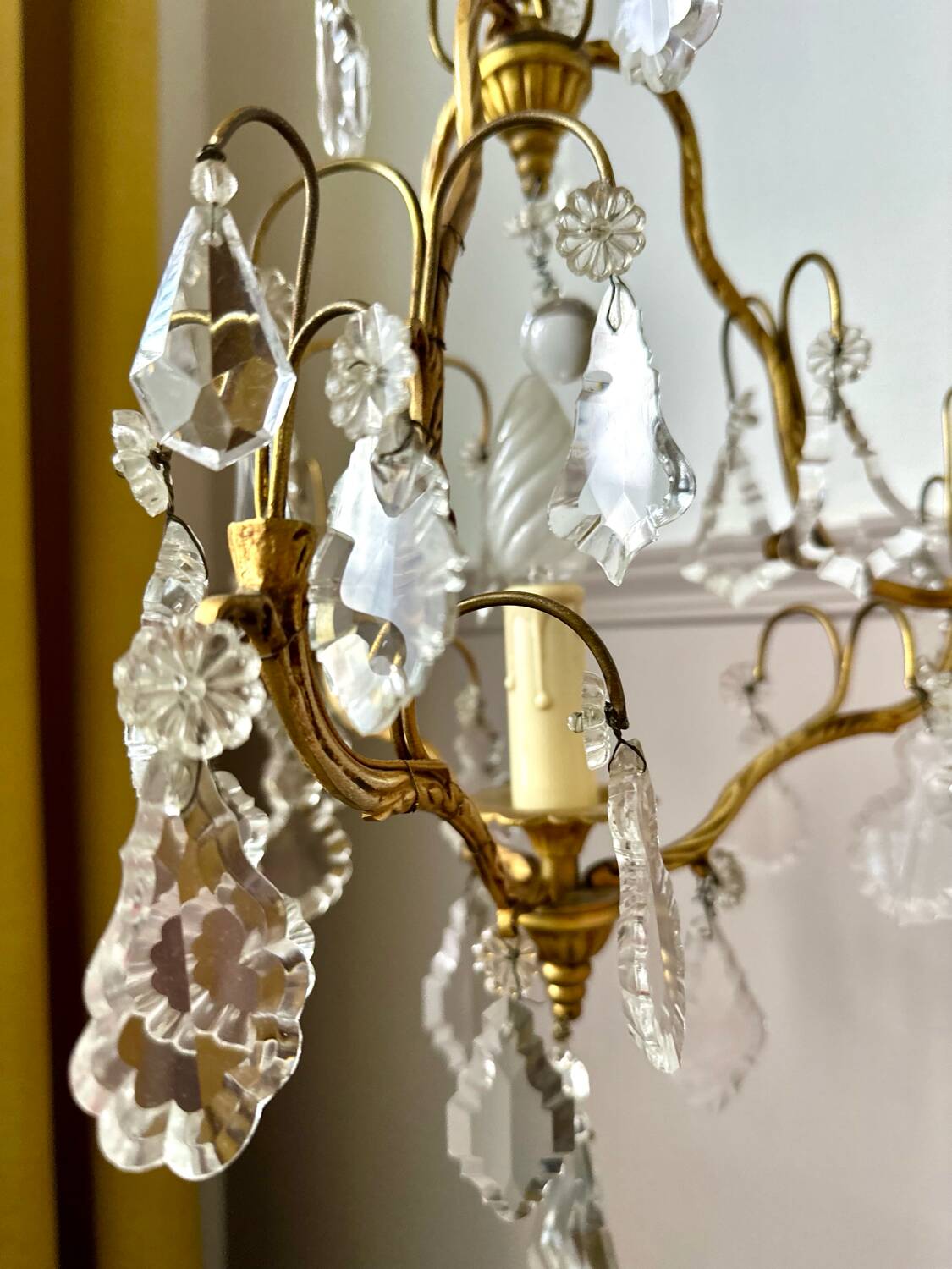 Pendant chandelier with crystal tassels
