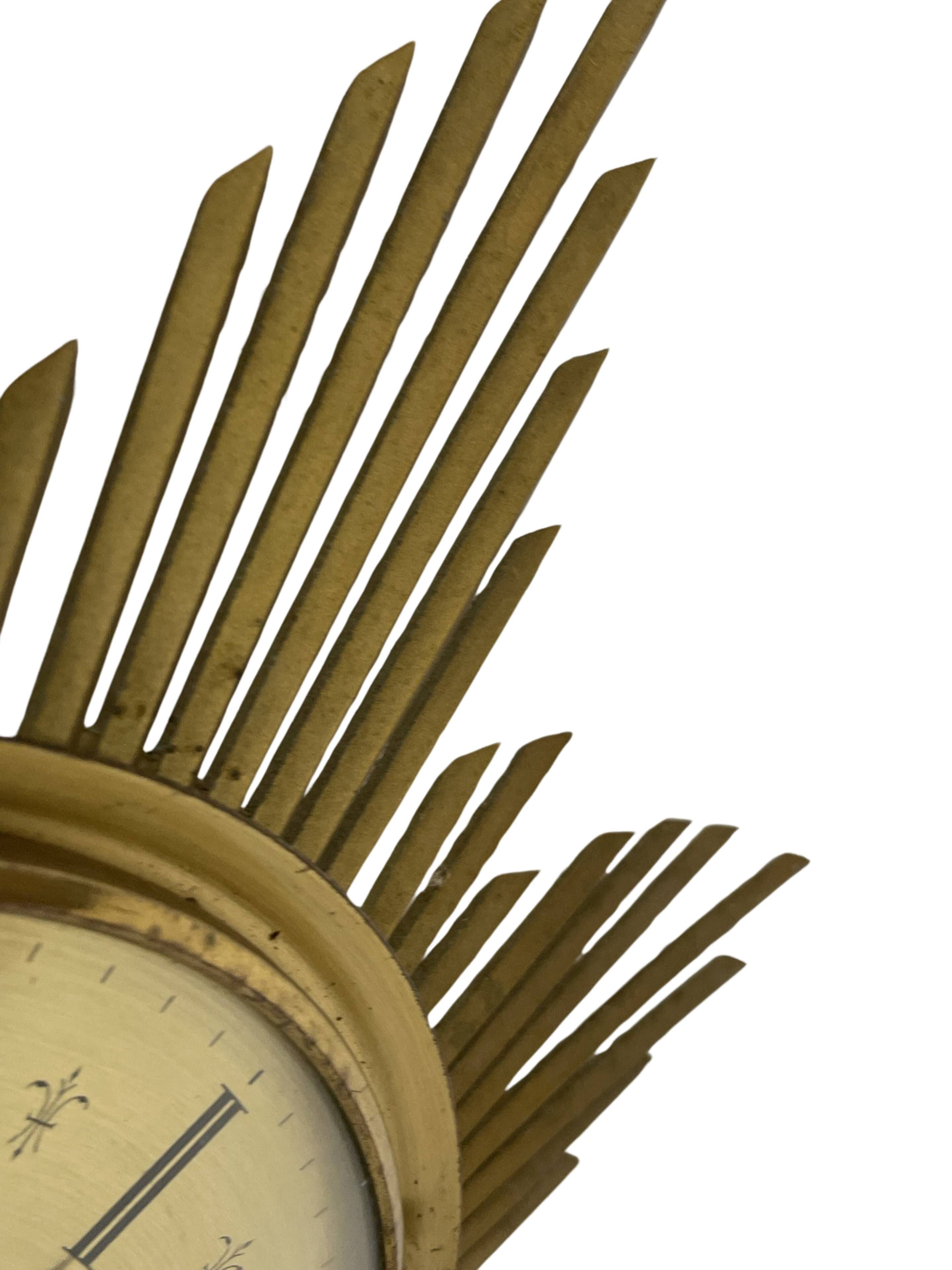 Horloge vintage sunburst de couleur dorée, design Junghans des années 1970