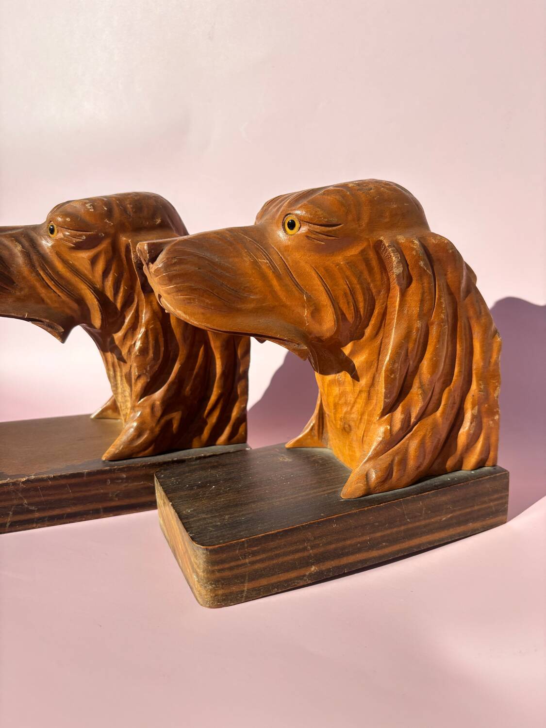 Paire de serres livres en bois signée P.Belys