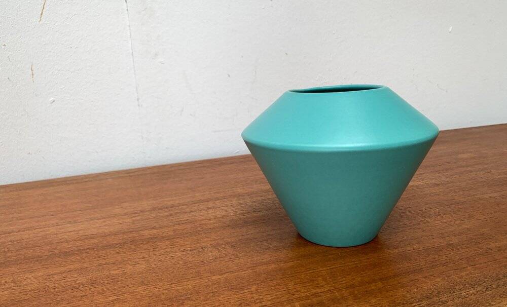Minimalist ceramic vase from the Asa collection, 1980s.